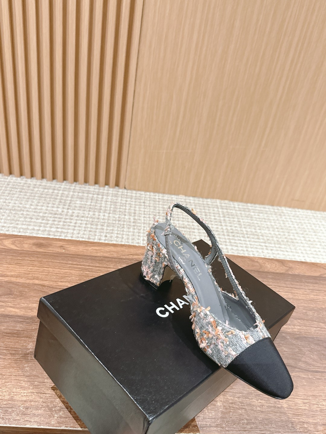 ua Ch*el slingbacks