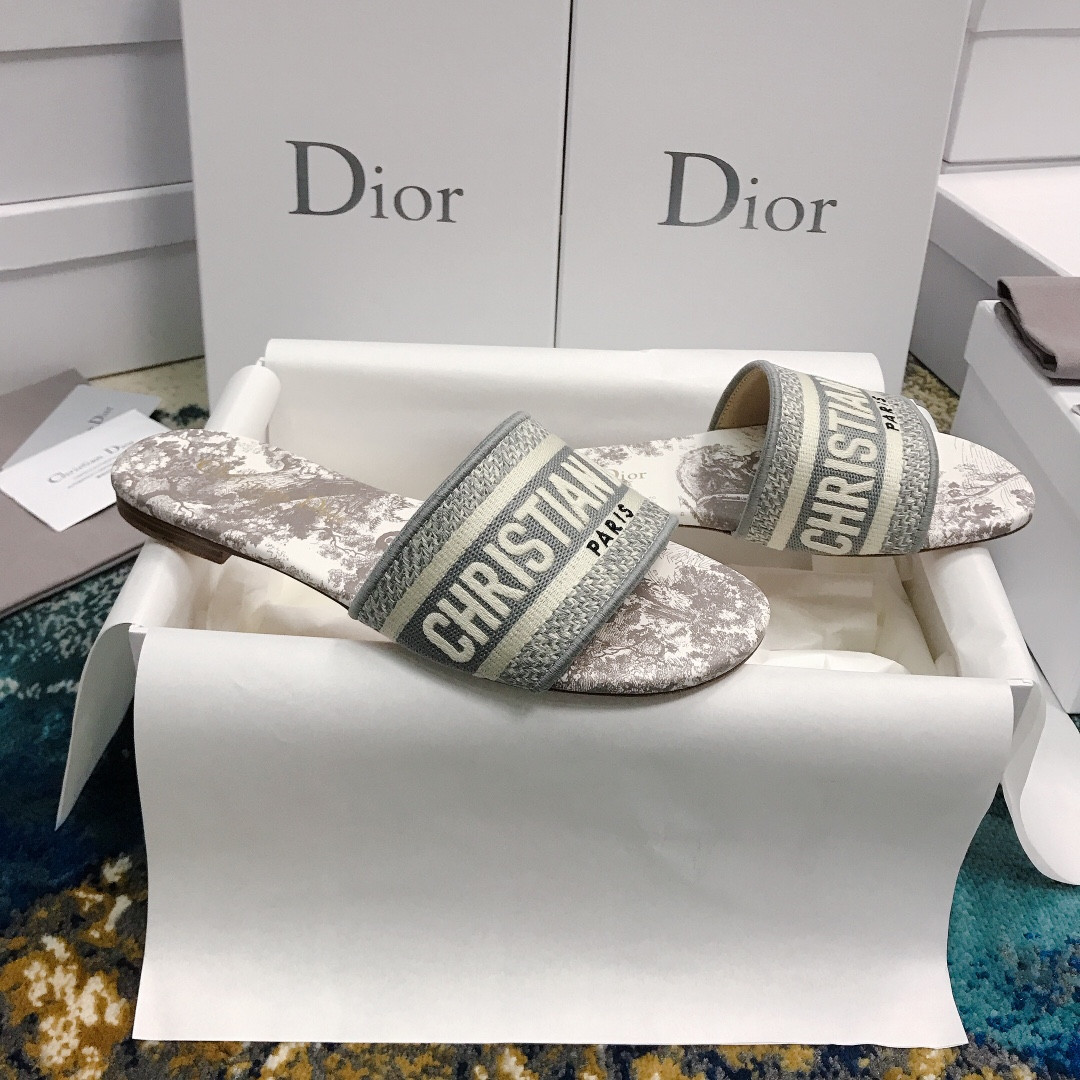 ua D*or dway slide