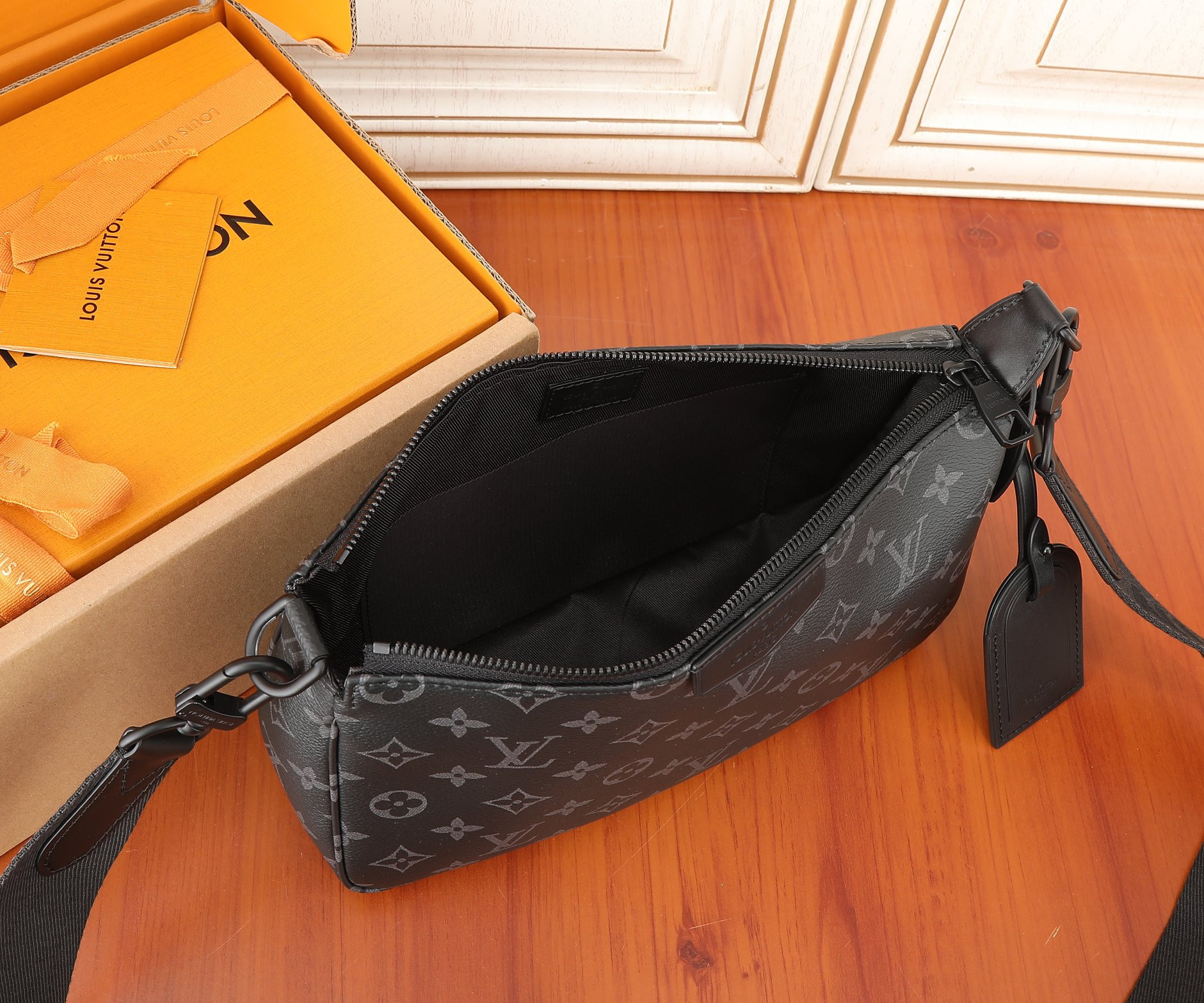LV Pochette Accessoire XL M11741 11 x 6.5 x 3.5 inches