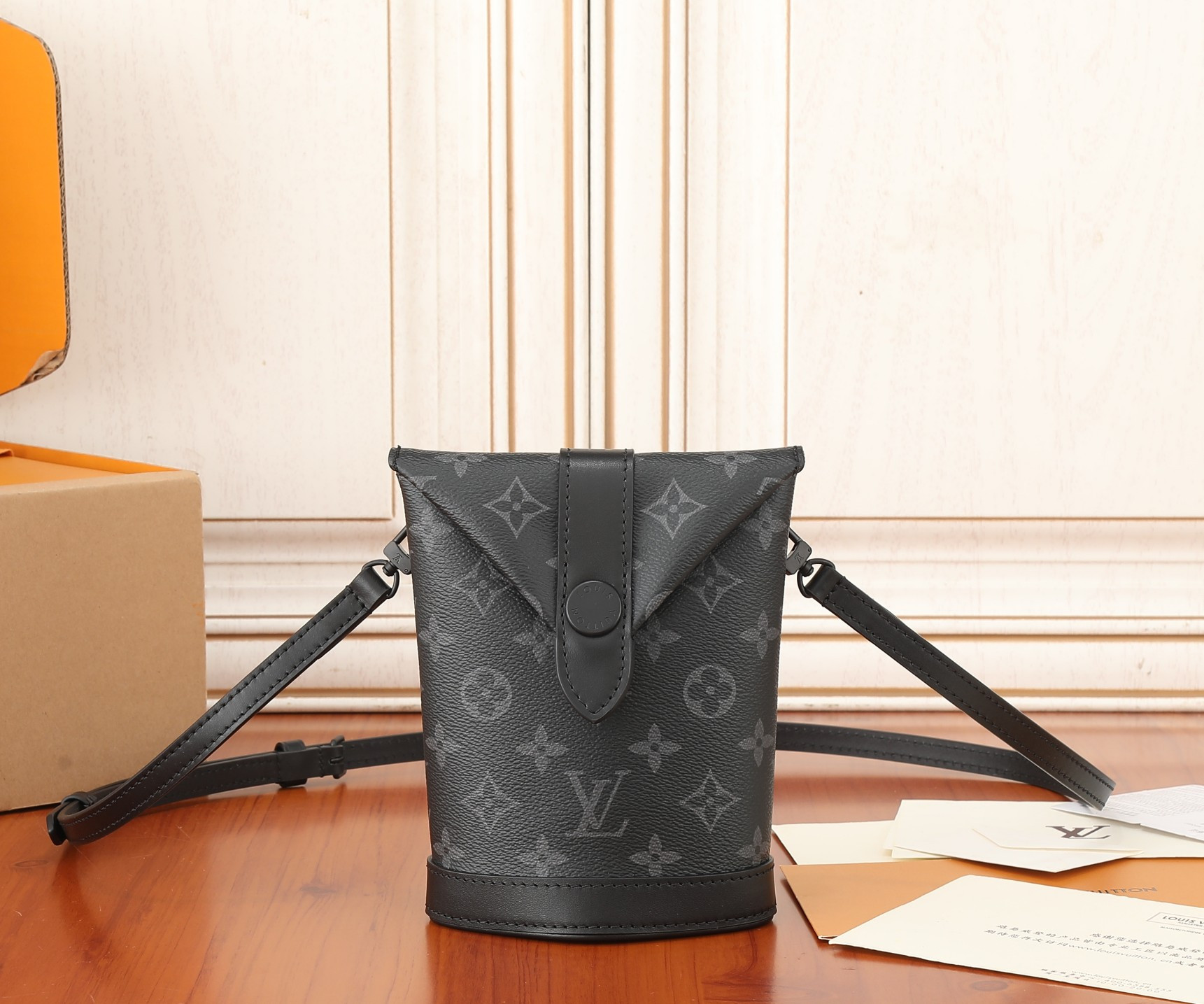 LV Envelope Pouch M11613 12.5x18x8.5CM