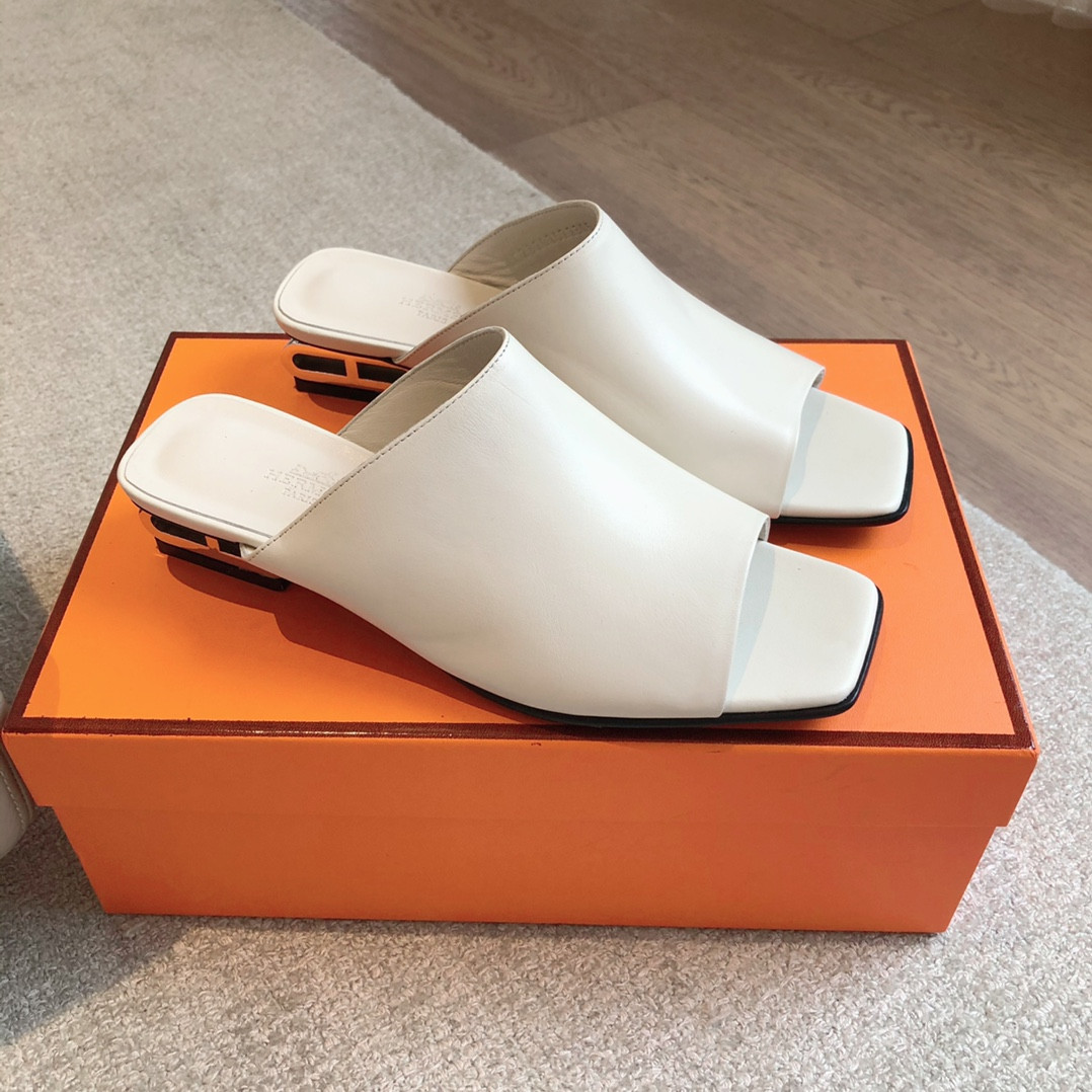 ua H**me5 sandal