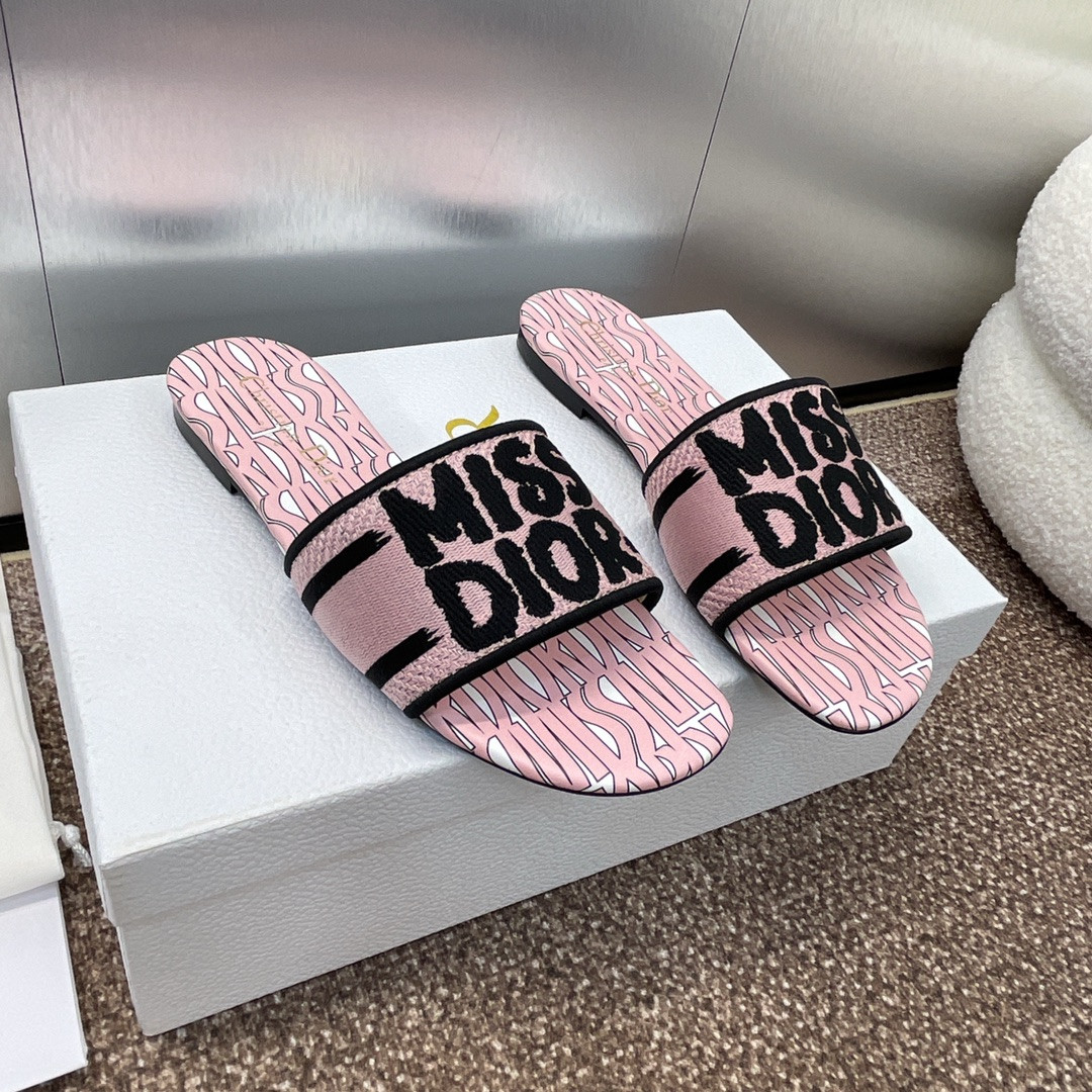 ua D*or dway slide
