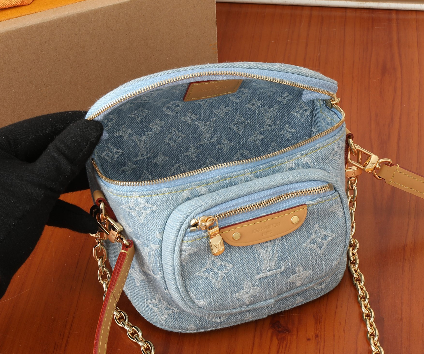 LV Mini Bumbag M83353 17x12x9.5CM