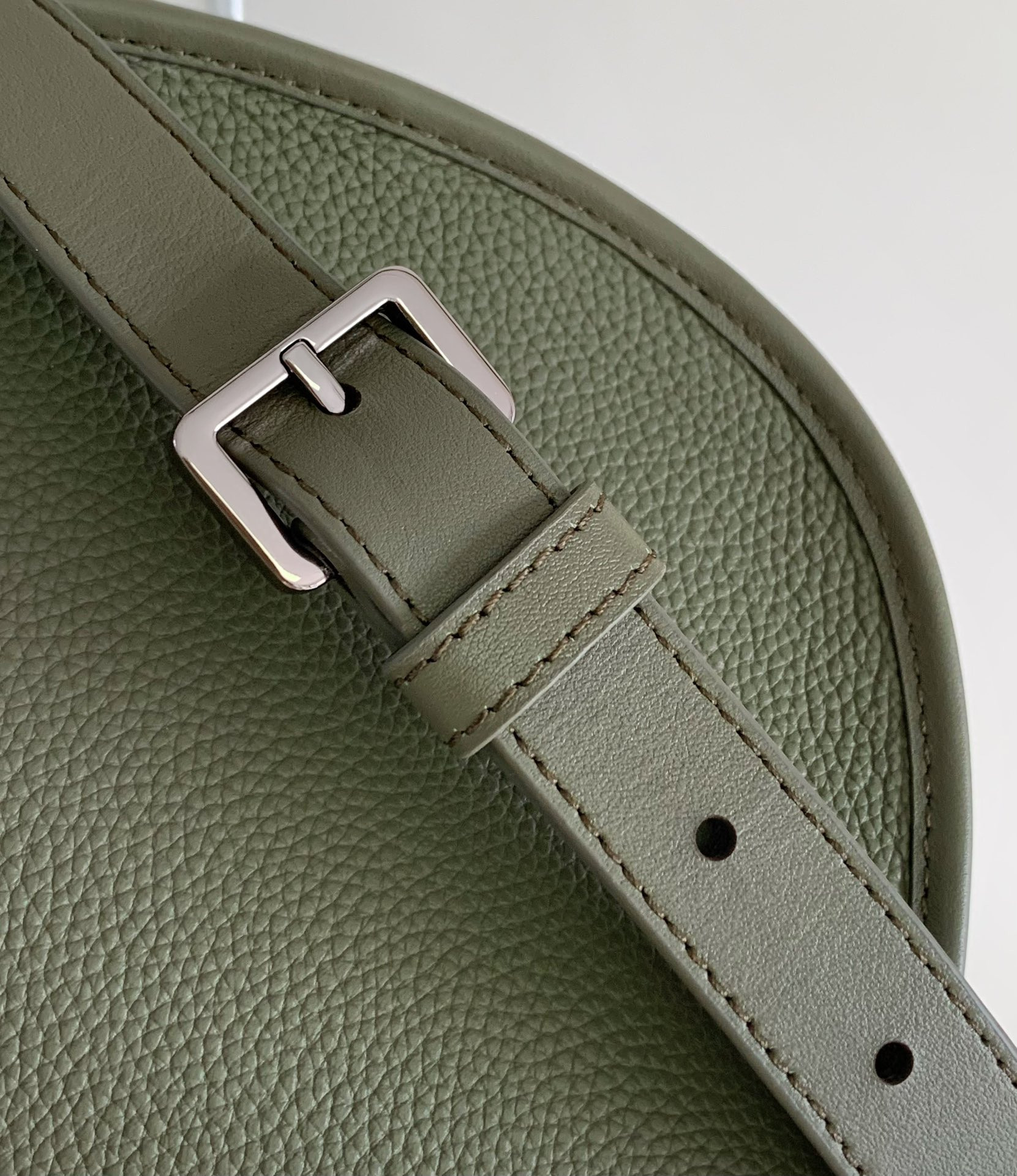 D*or mini gallop bag with strap 20.5 x 16 x 5 cm