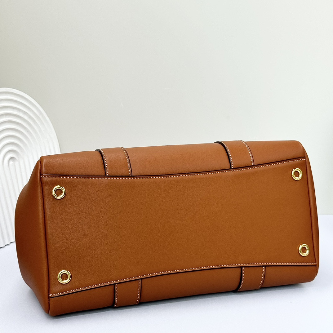 L**o p*ana loom bag l32 smooth calfskin 33 x 23 x 18 cm