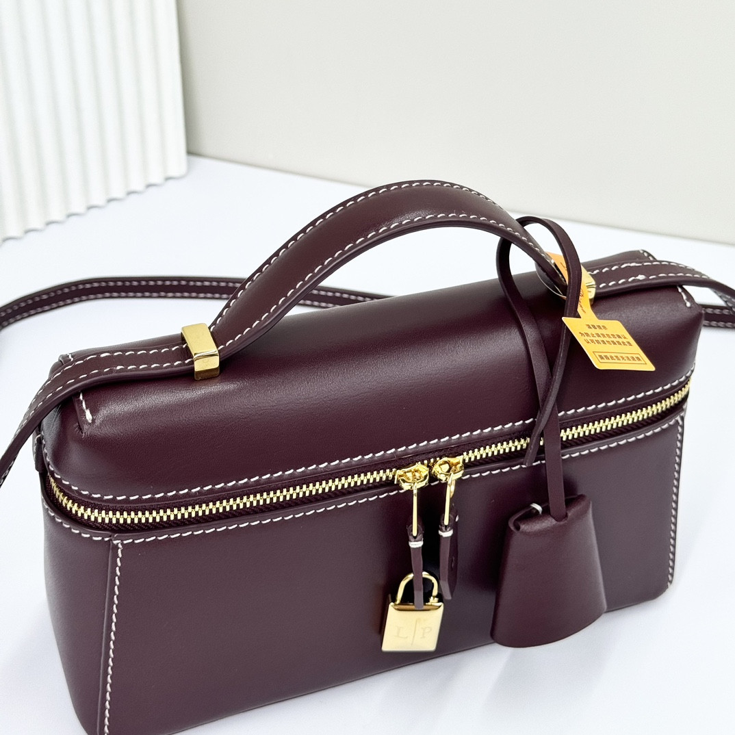 L**o p*ana extra pocket l19 smooth calfskin 11 x 19 x 6.5 cm