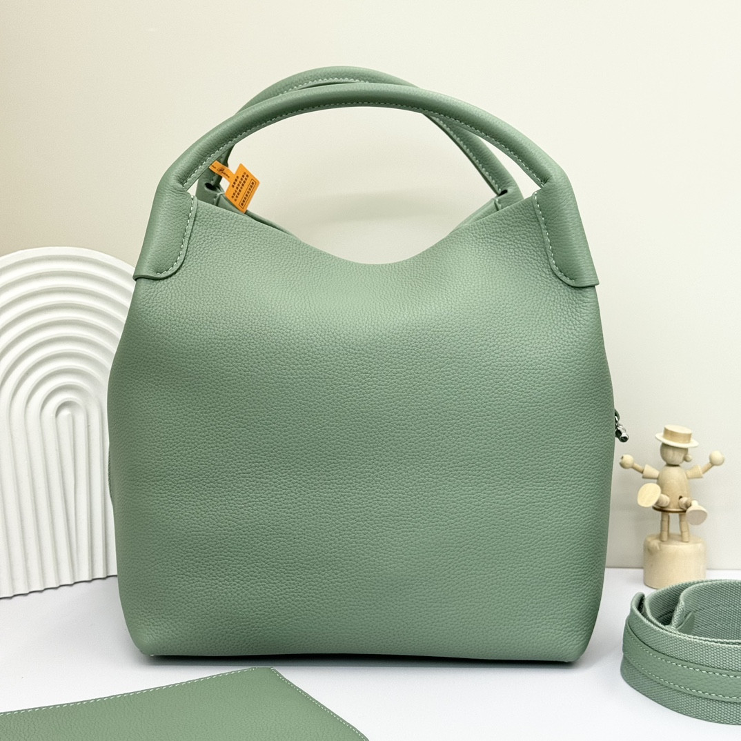 L**o p*ana large bale bag grained calfskin 24 x 20 x 27 cm