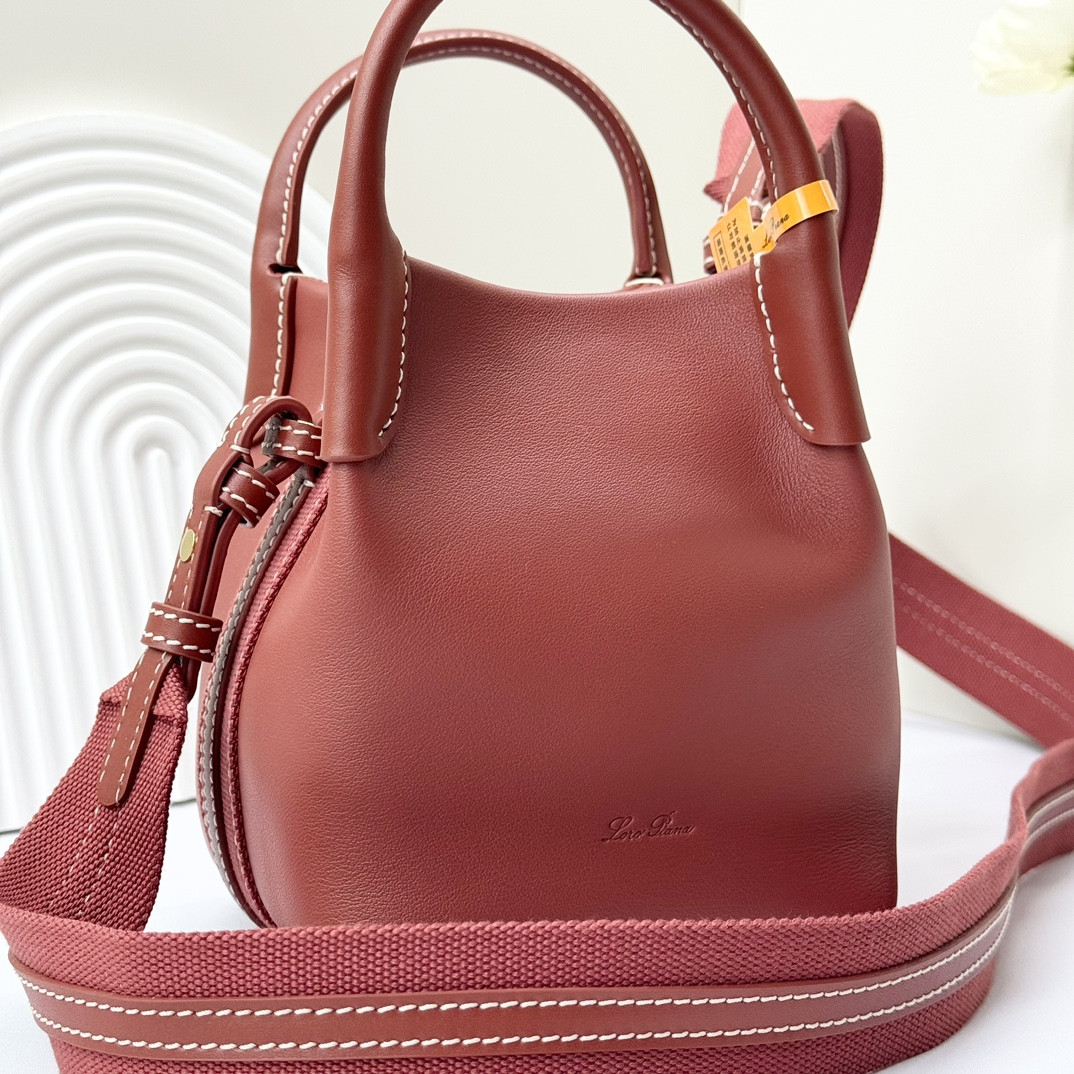 L**o p*ana micro bale bag  smooth calfskin 23 x 16 x 14 cm