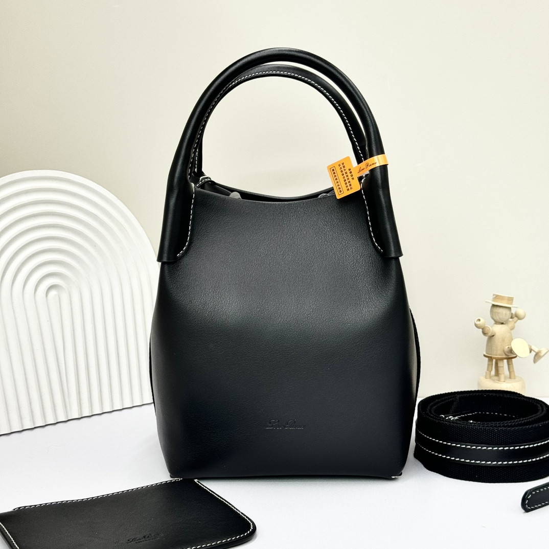 L**o p*ana small bale bag calfskin 17 x 17 x 21 cm