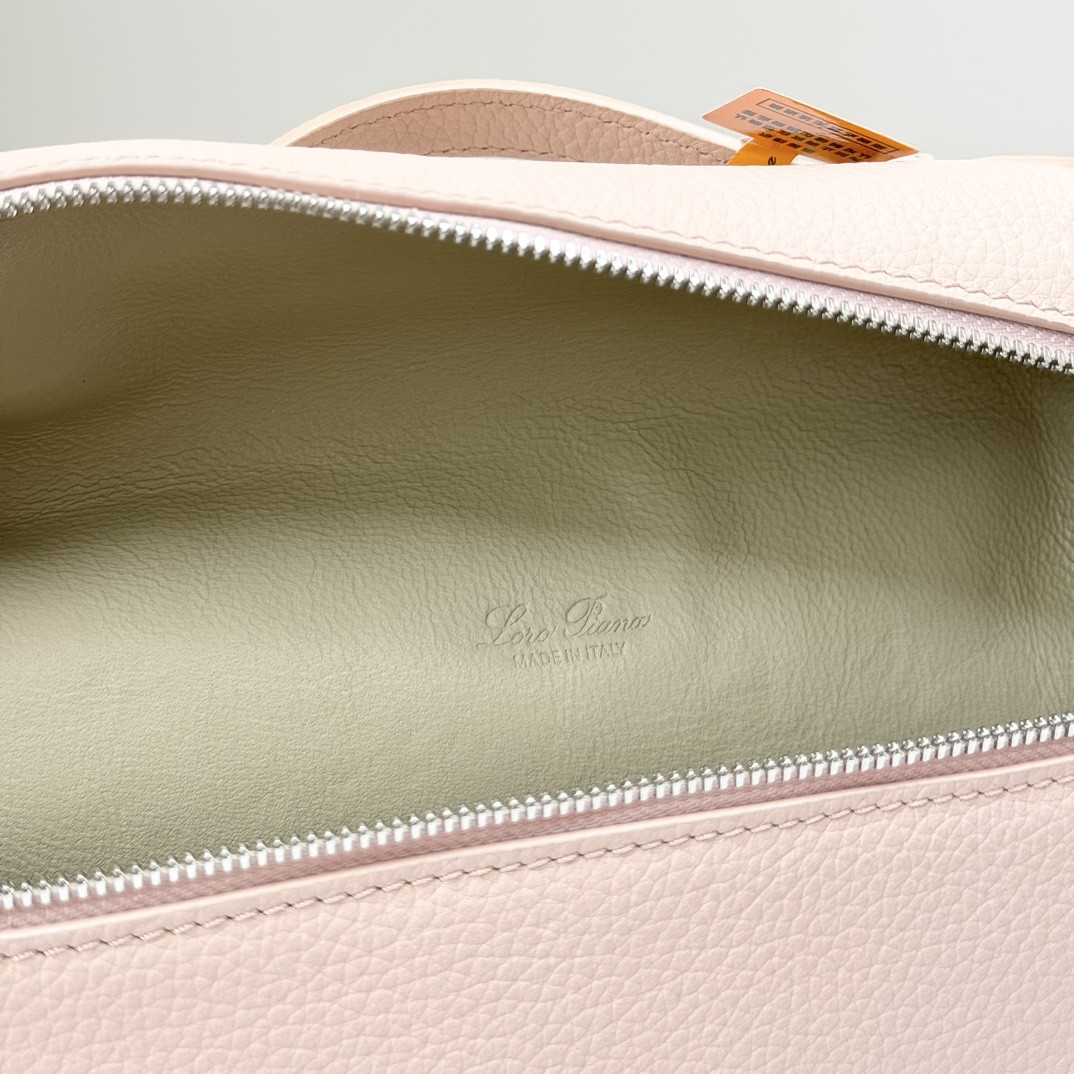 L**o p*ana extra pocket backpack l23.5 grained calfskin 23 x 21 x 8 cm