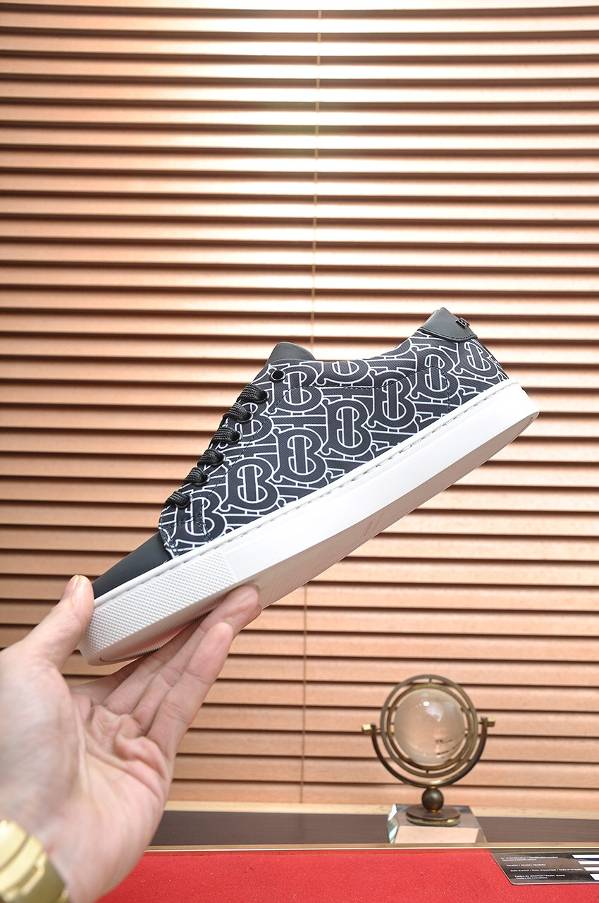 ua B**rry sneakers