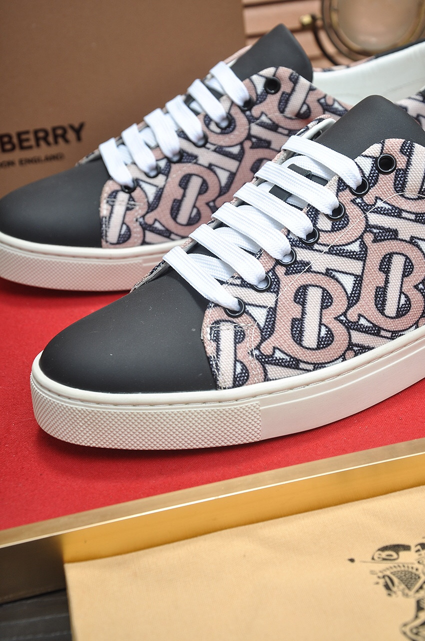 ua B**rry sneakers