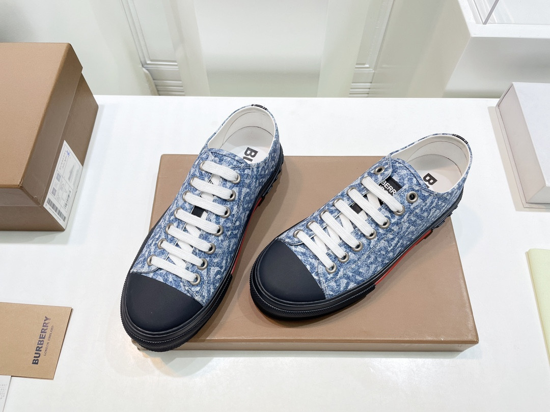ua B**rry sneakers