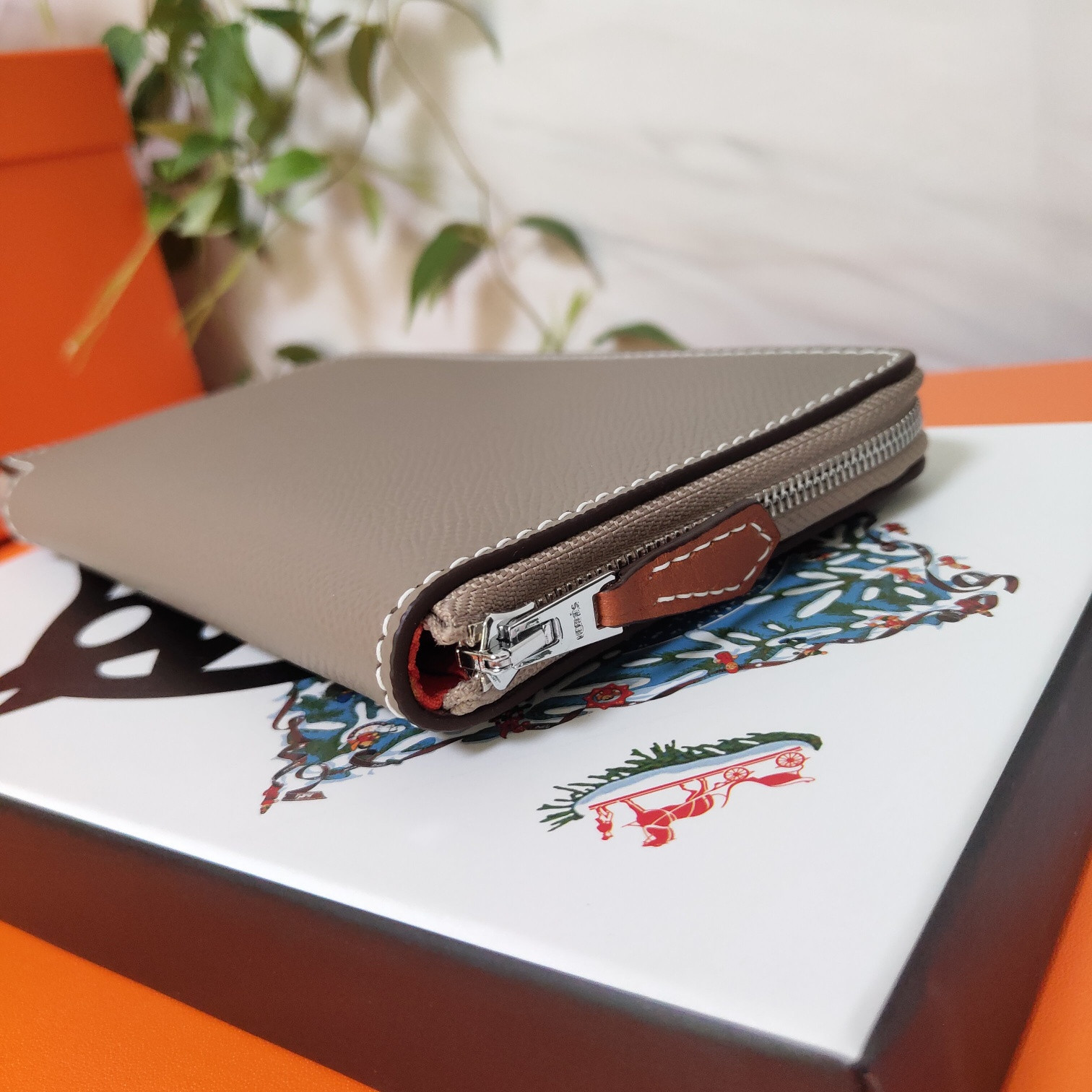 H**me5 long wallet 20x11cm