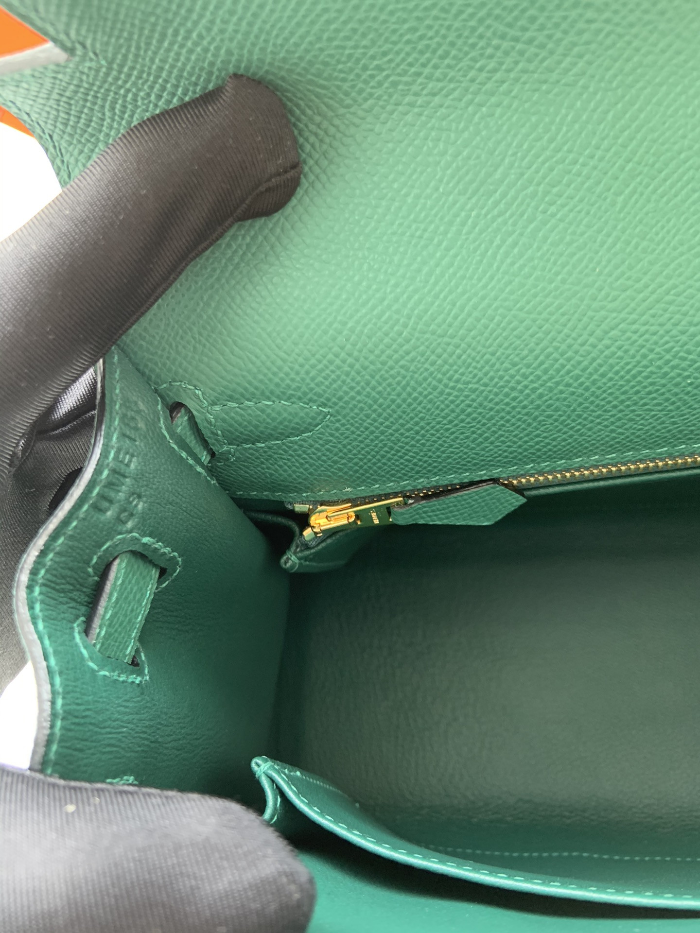 HERMÈS Kelly Gold-tone Hardware 25 28