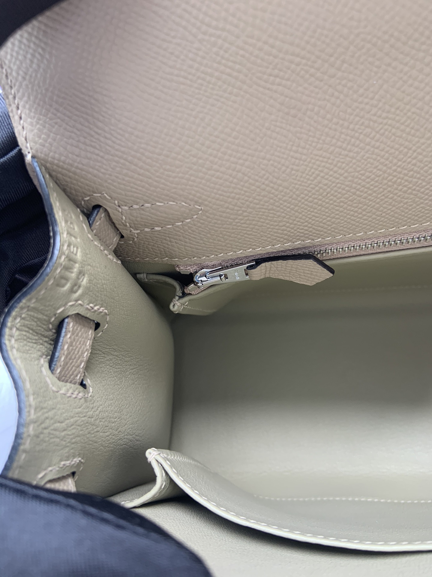 HERMÈS Kelly Silver-tone Hardware 25 28
