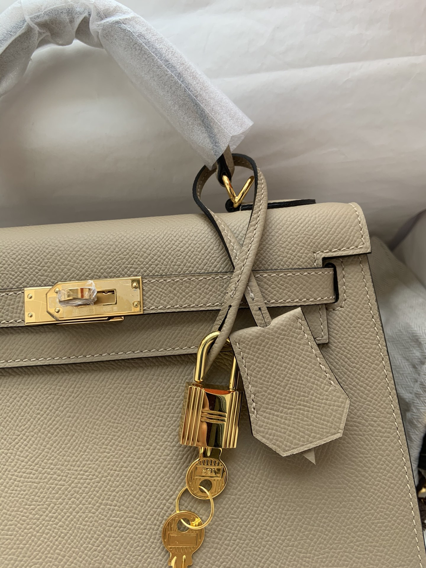 HERMÈS Kelly Gold-tone Hardware 25 28