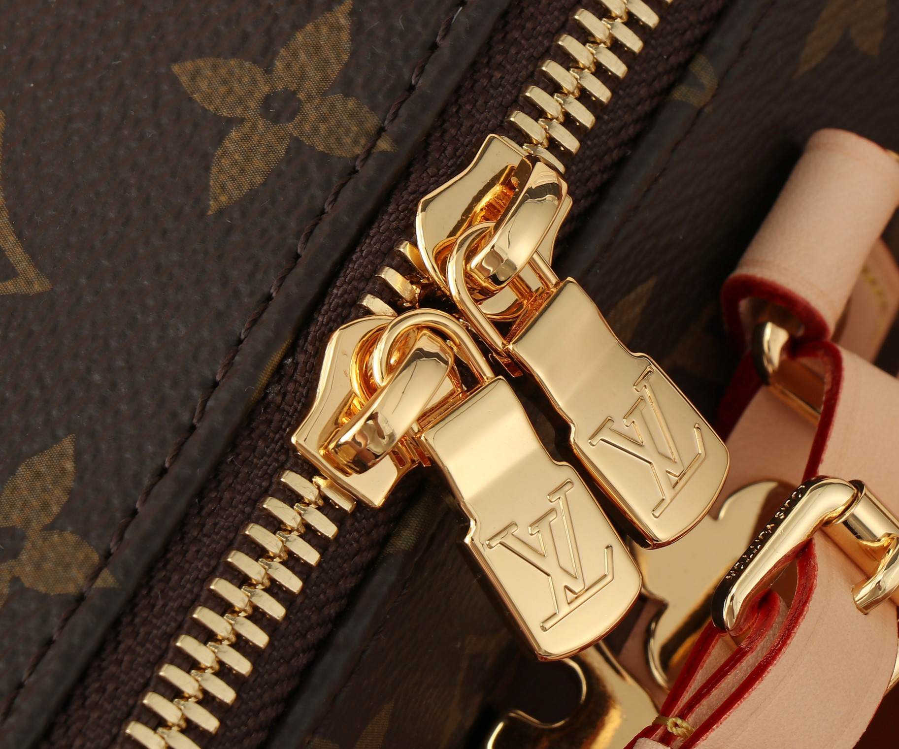 LV Speedy 18  M46970 18x12.5x11CM