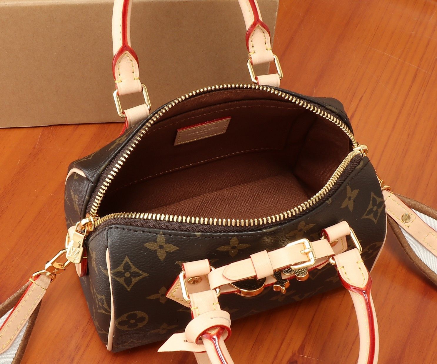 LV Speedy 18  M46970 18x12.5x11CM