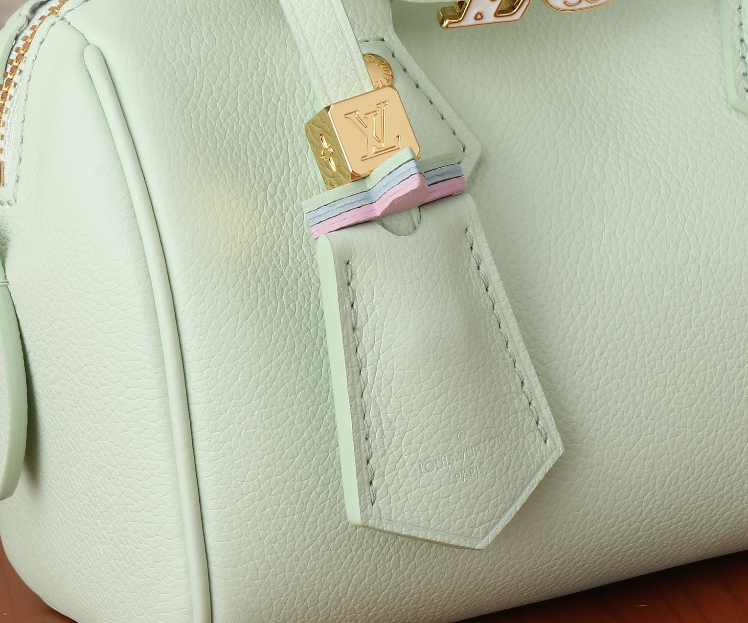 LV Speedy 18   M24605 18x12.5x11CM