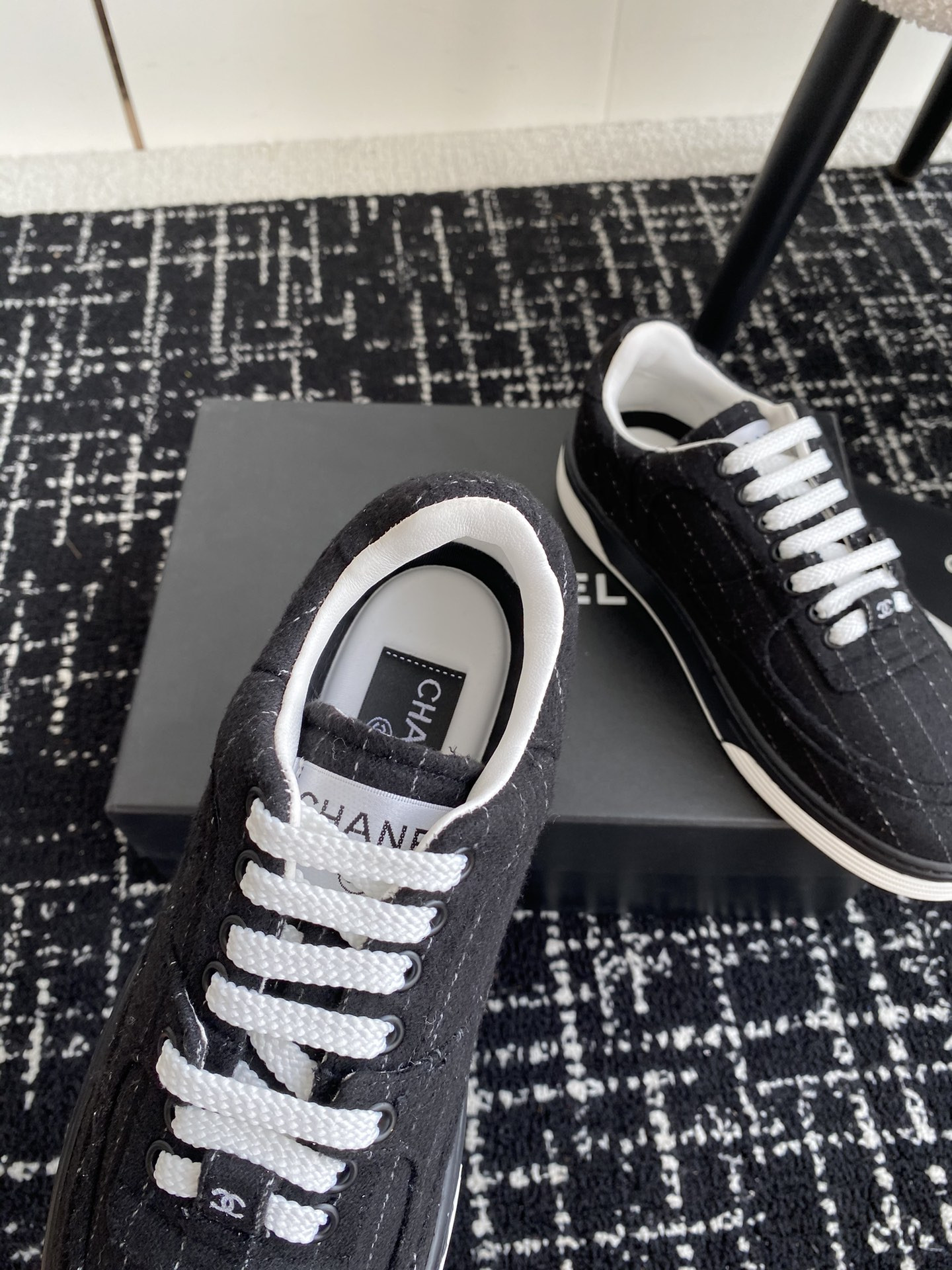 ua Ch*el sneaker