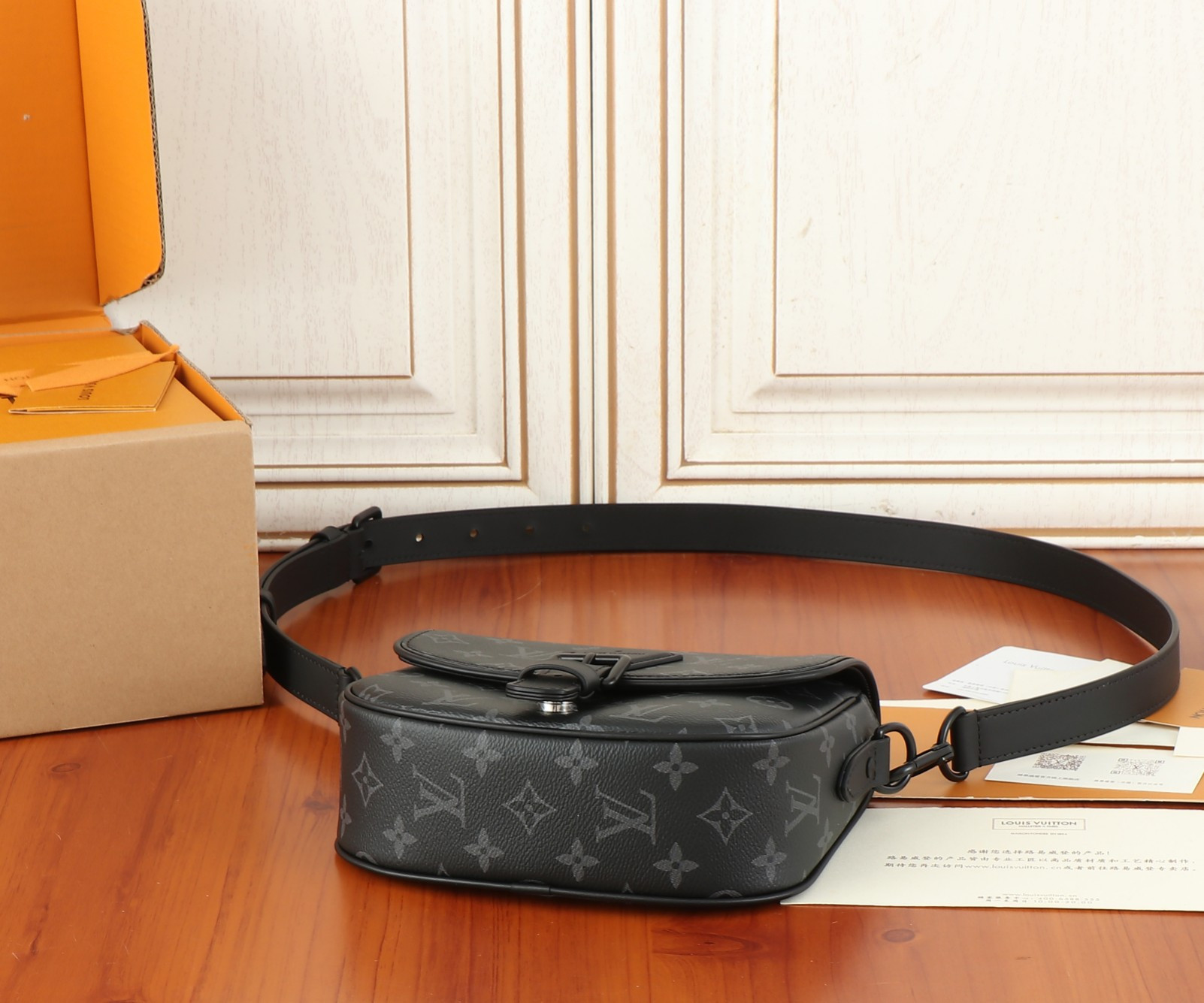 LV Montsouris Messenger M47061 20x17x7CM