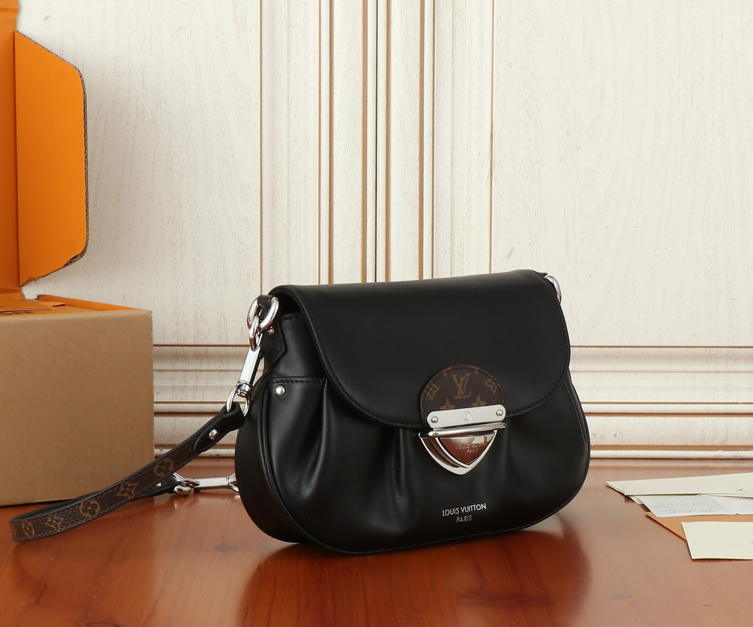 LV Sunset Vibe M12192 18 x 3 x 27 cm