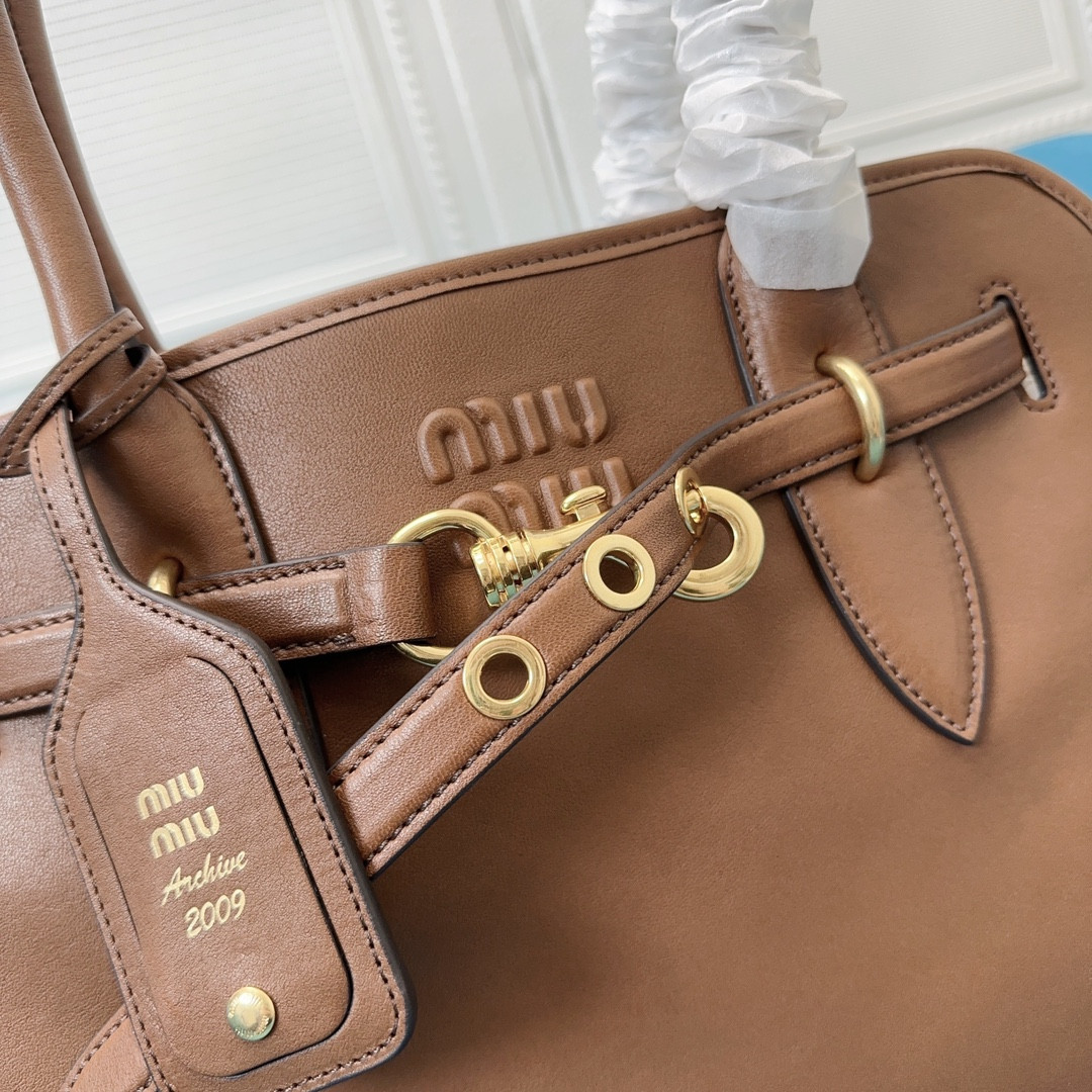 Miu Miu aventure nappa 31X40X13CM
