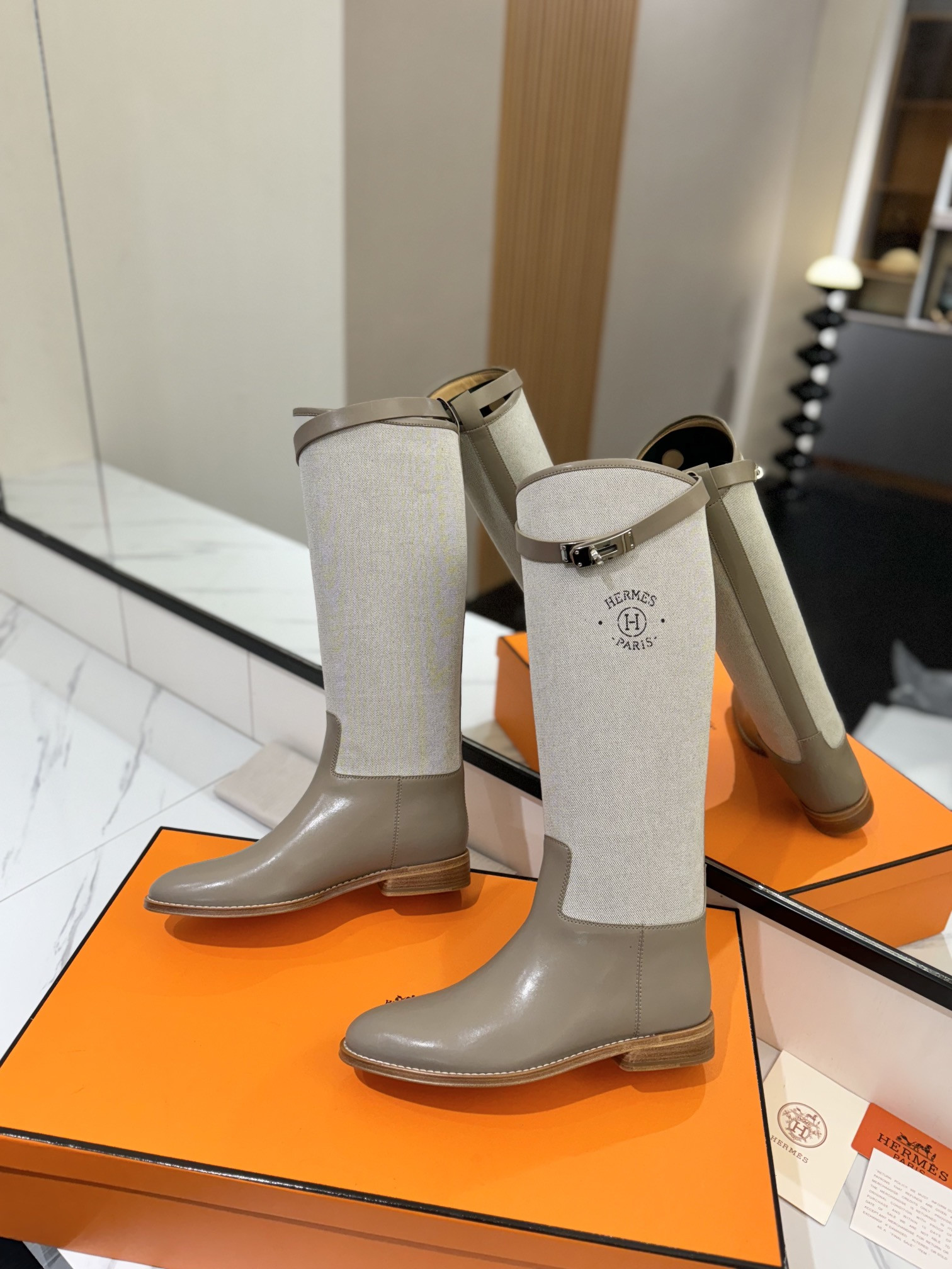 ua H**me5 jumping boots