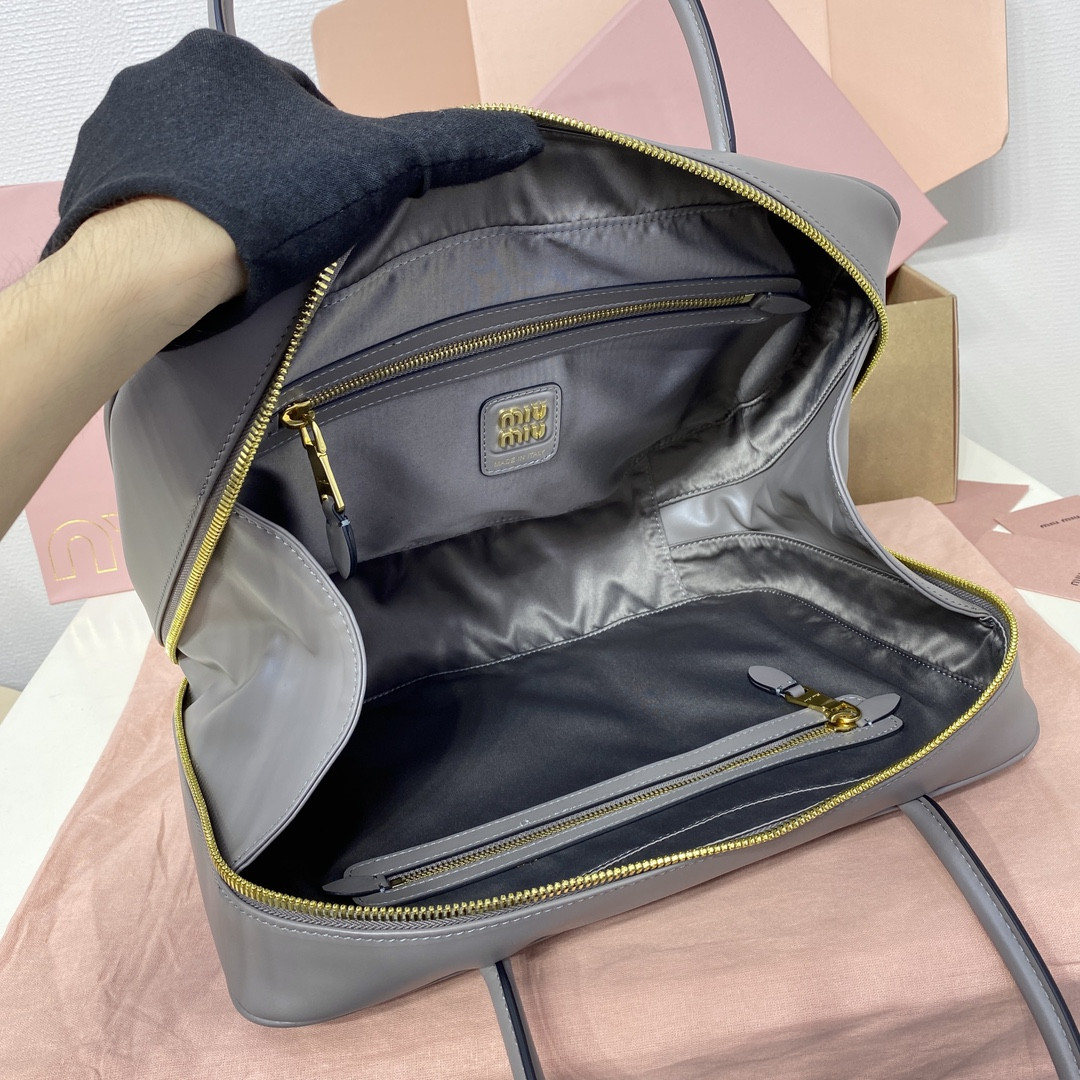 Miu Miu Leather Beau bag 23x34x10cm