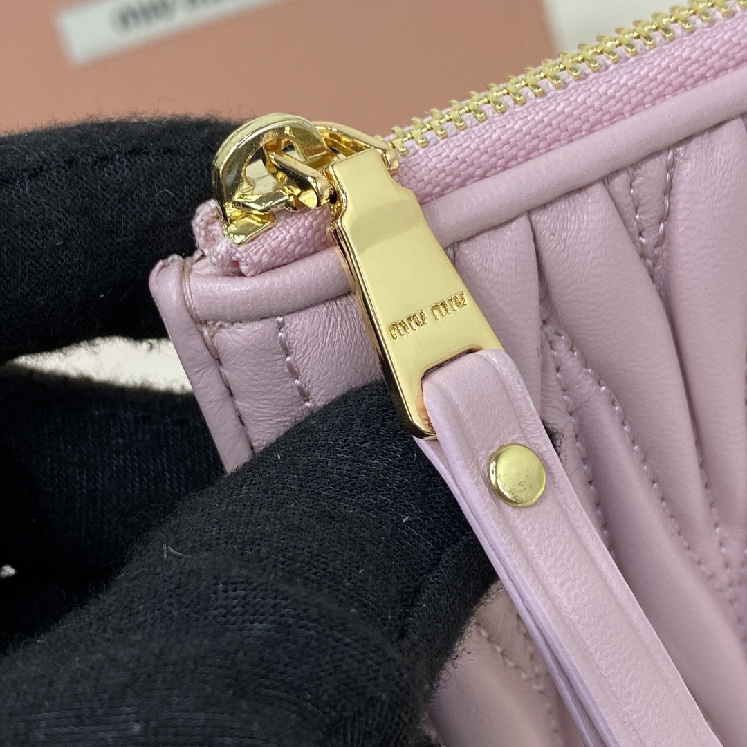 Miu Miu Matelassé nappa leather card holder 8X15cm