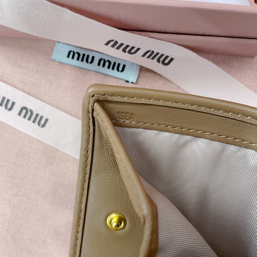 Miu Miu Small matelassé nappa leather wallet 11.2x8.5cm