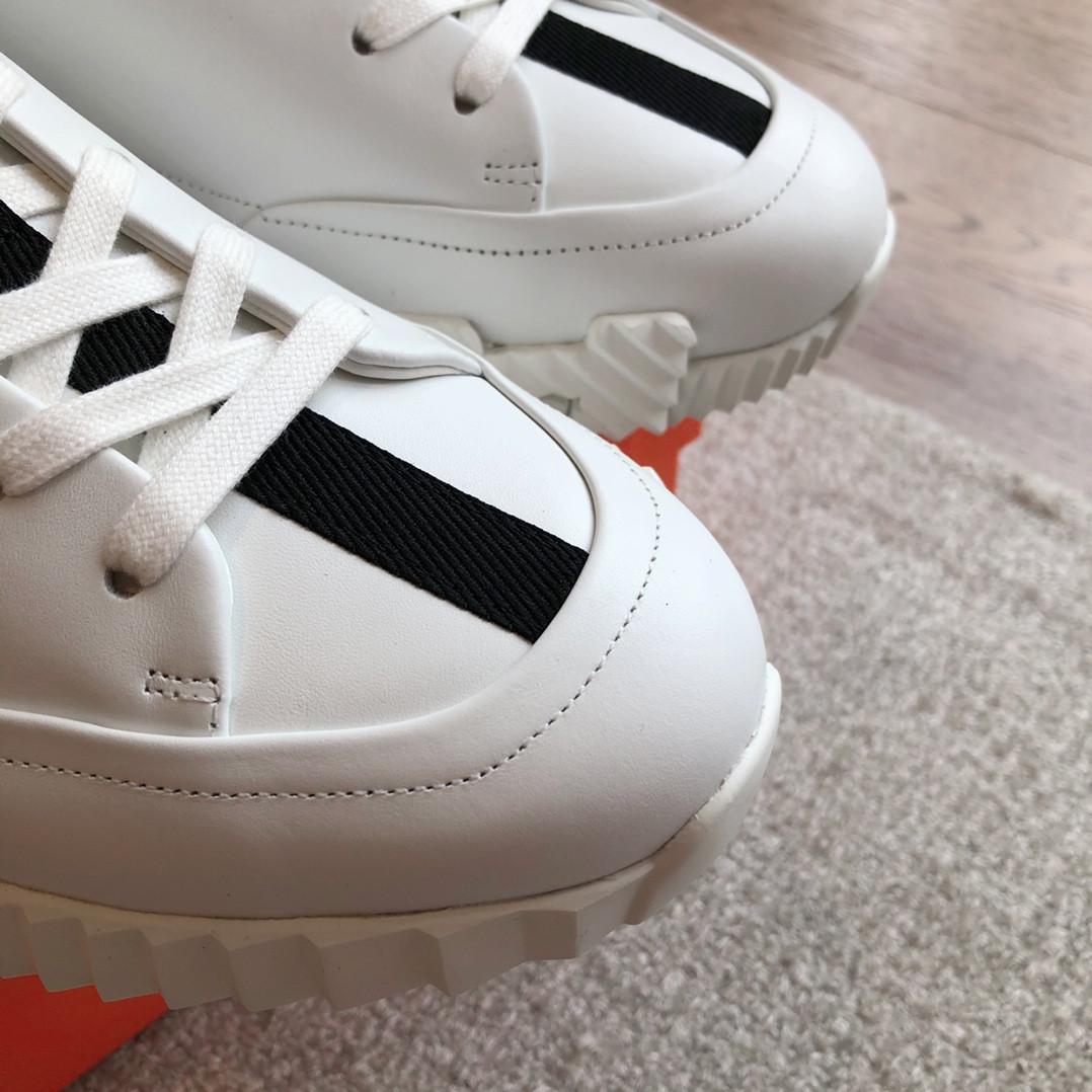 ua H**me5 bouncing sneaker