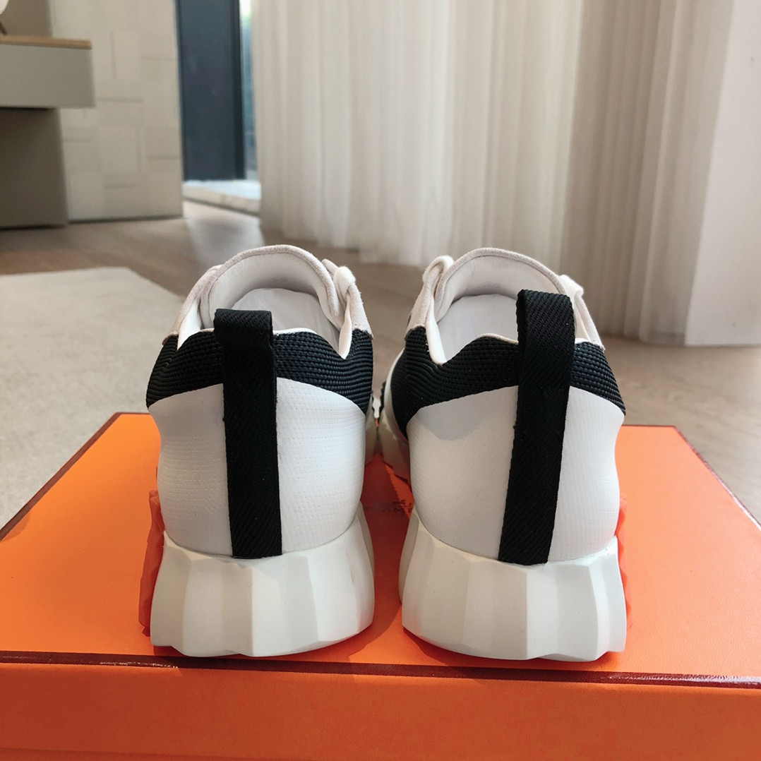 ua H**me5 bouncing sneaker