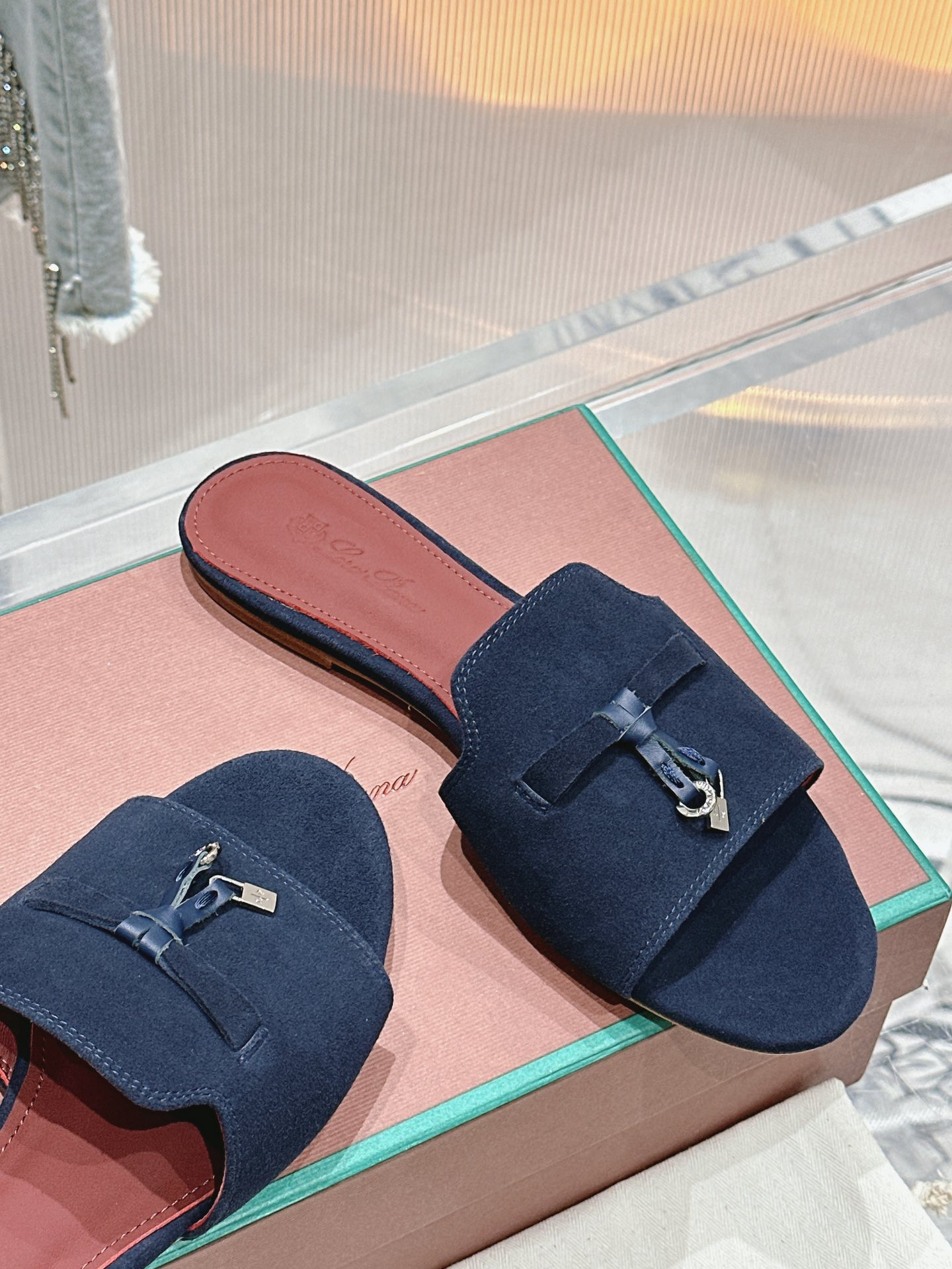 ua L**o p*ana summer charms sandal