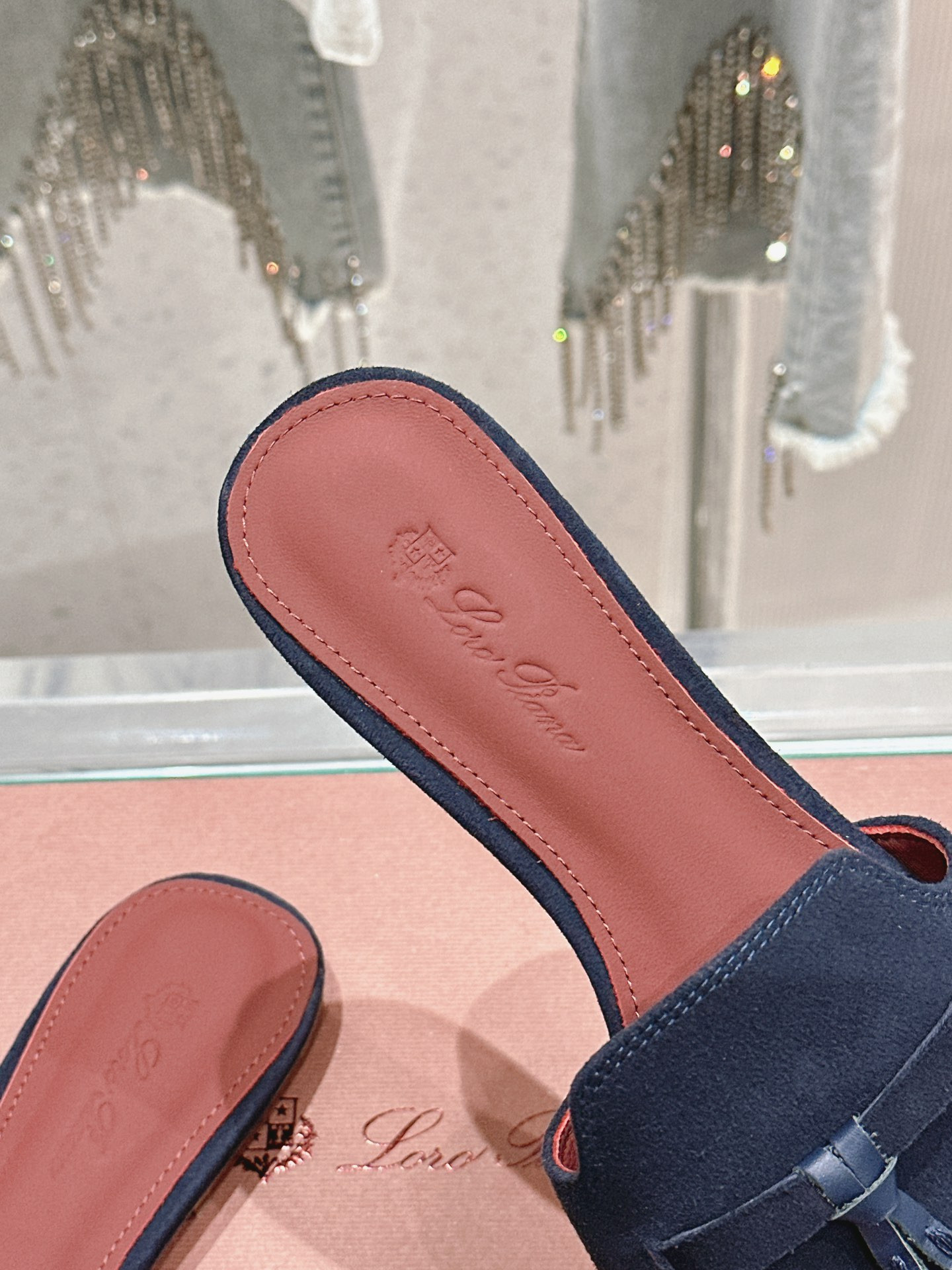 ua L**o p*ana summer charms sandal
