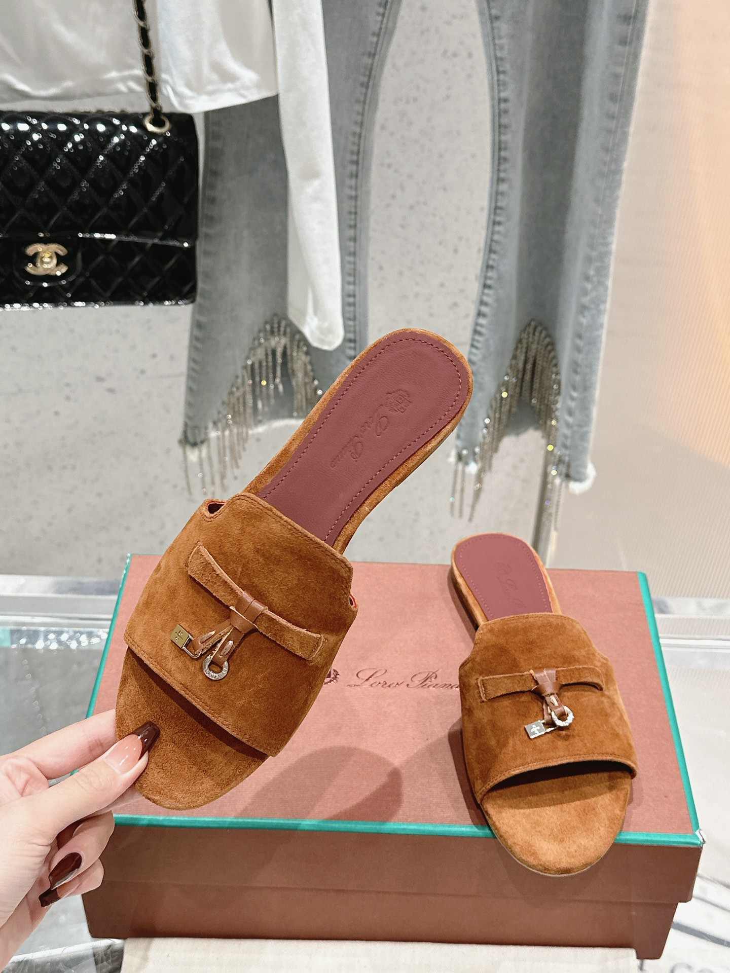 ua L**o p*ana summer charms sandal