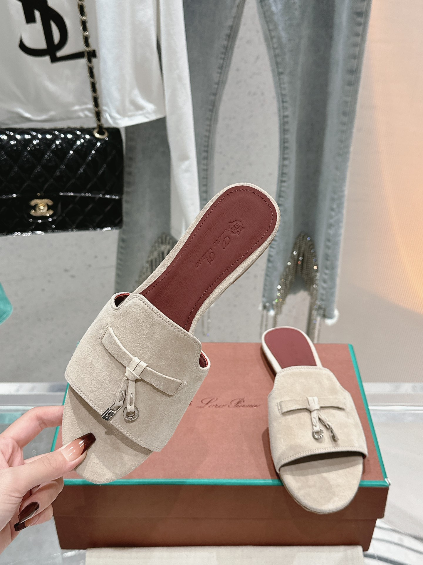 ua L**o p*ana summer charms sandal