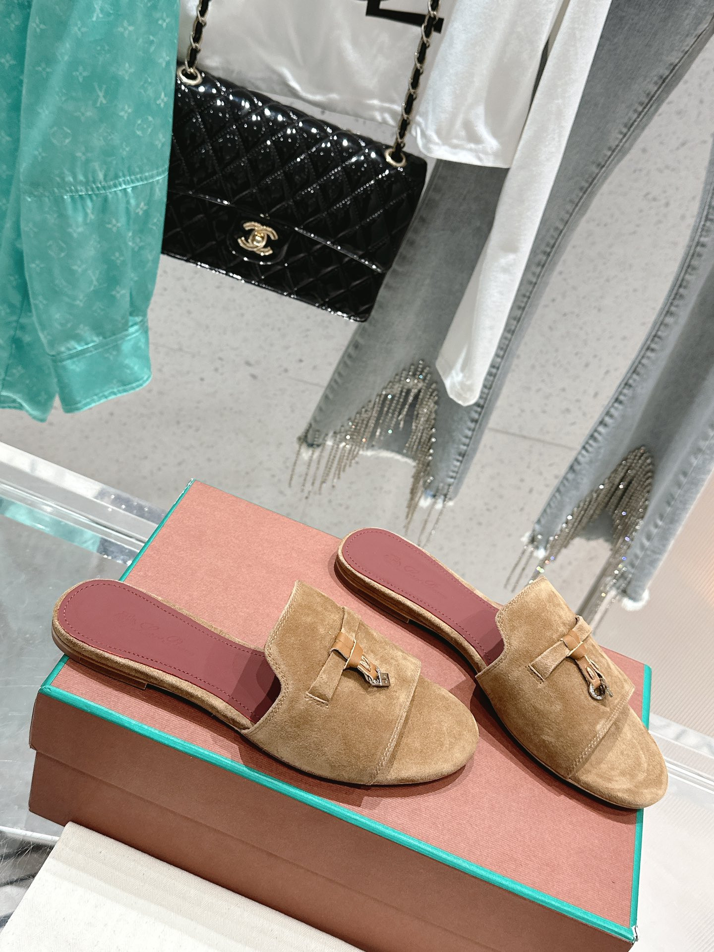ua L**o p*ana summer charms sandal
