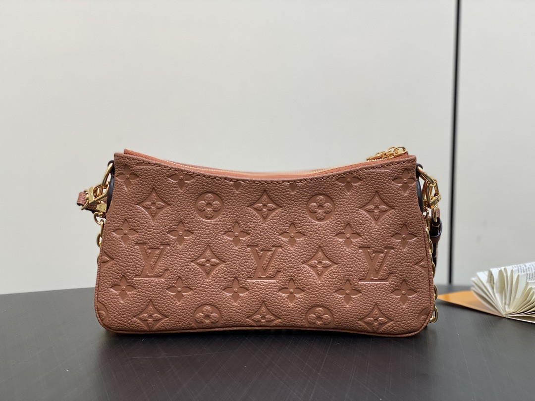 LV Liv Pochette M11916 24.3×13.5×6.5cm