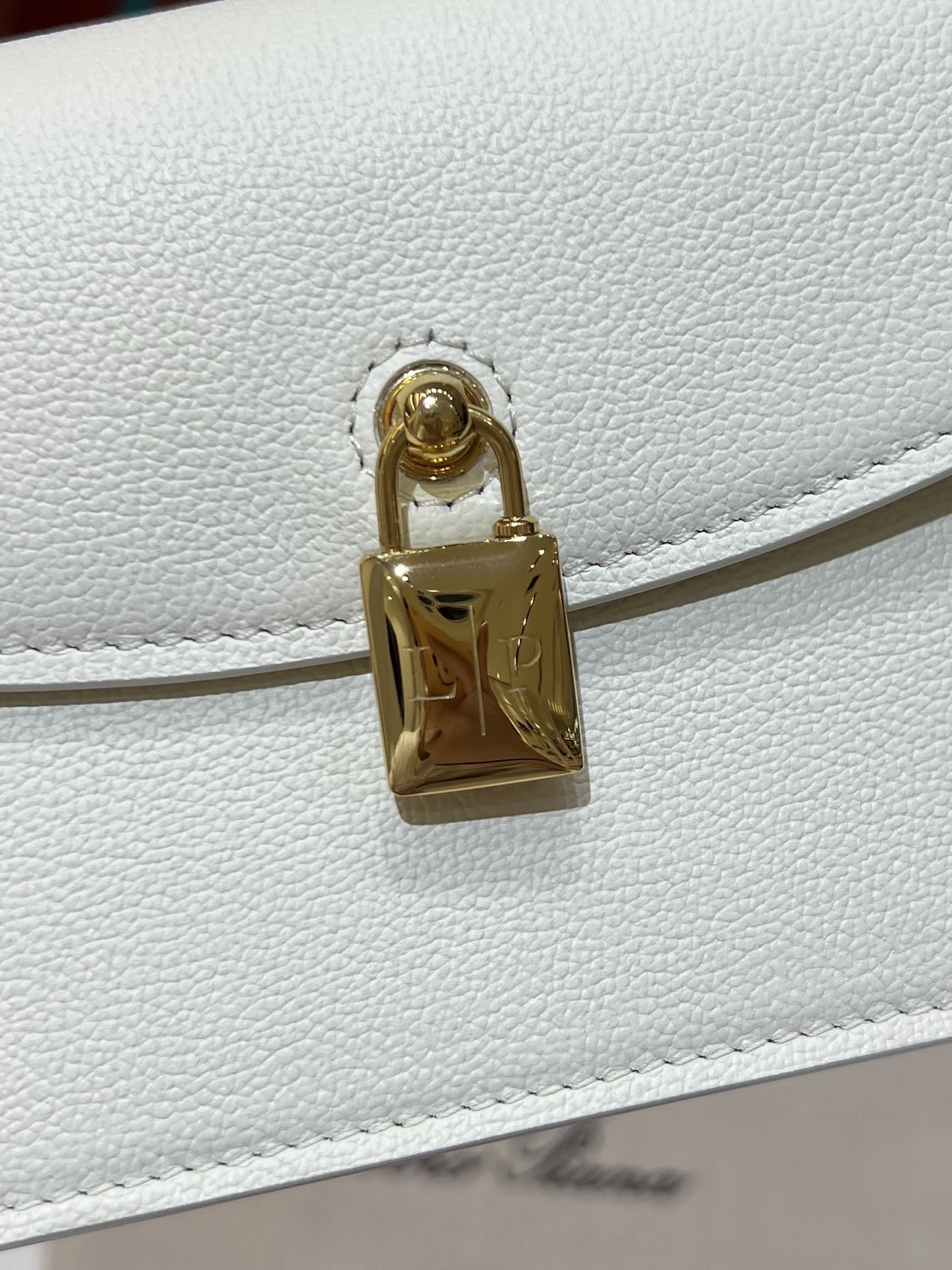 L**o p*ana extra pochette 18 x 10 x 2.5 cm