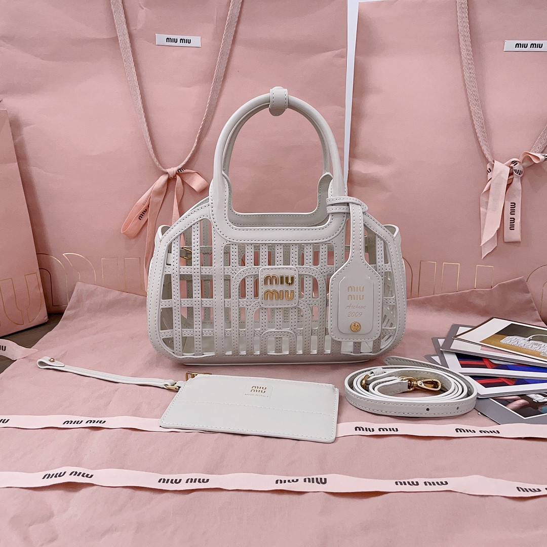 Miu Miu Leather basket 12.5x24x9cm