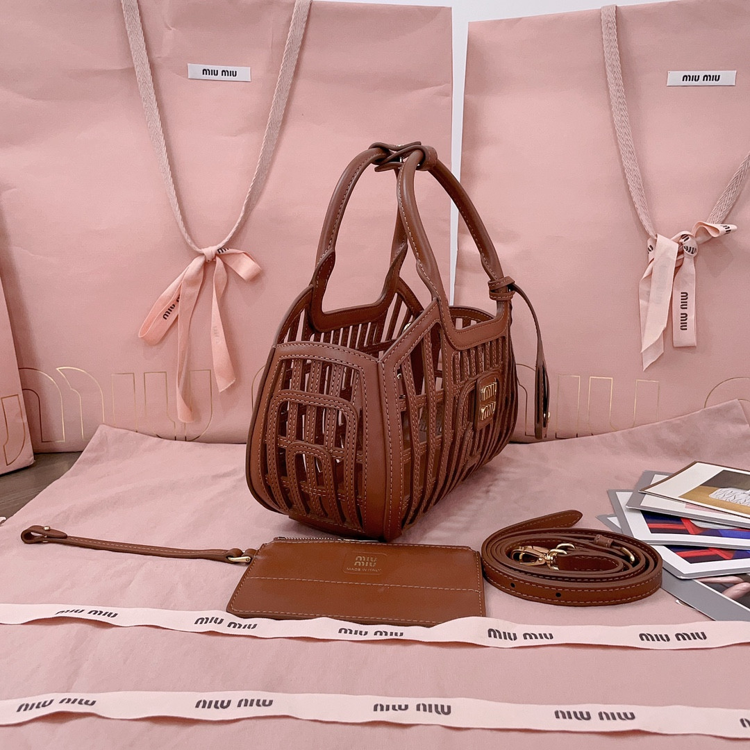 Miu Miu Leather basket 12.5x24x9cm