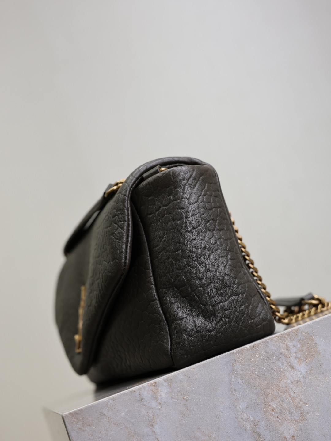 Y*L calypso medium in grained lambskin 800916 30x15x7.5cm