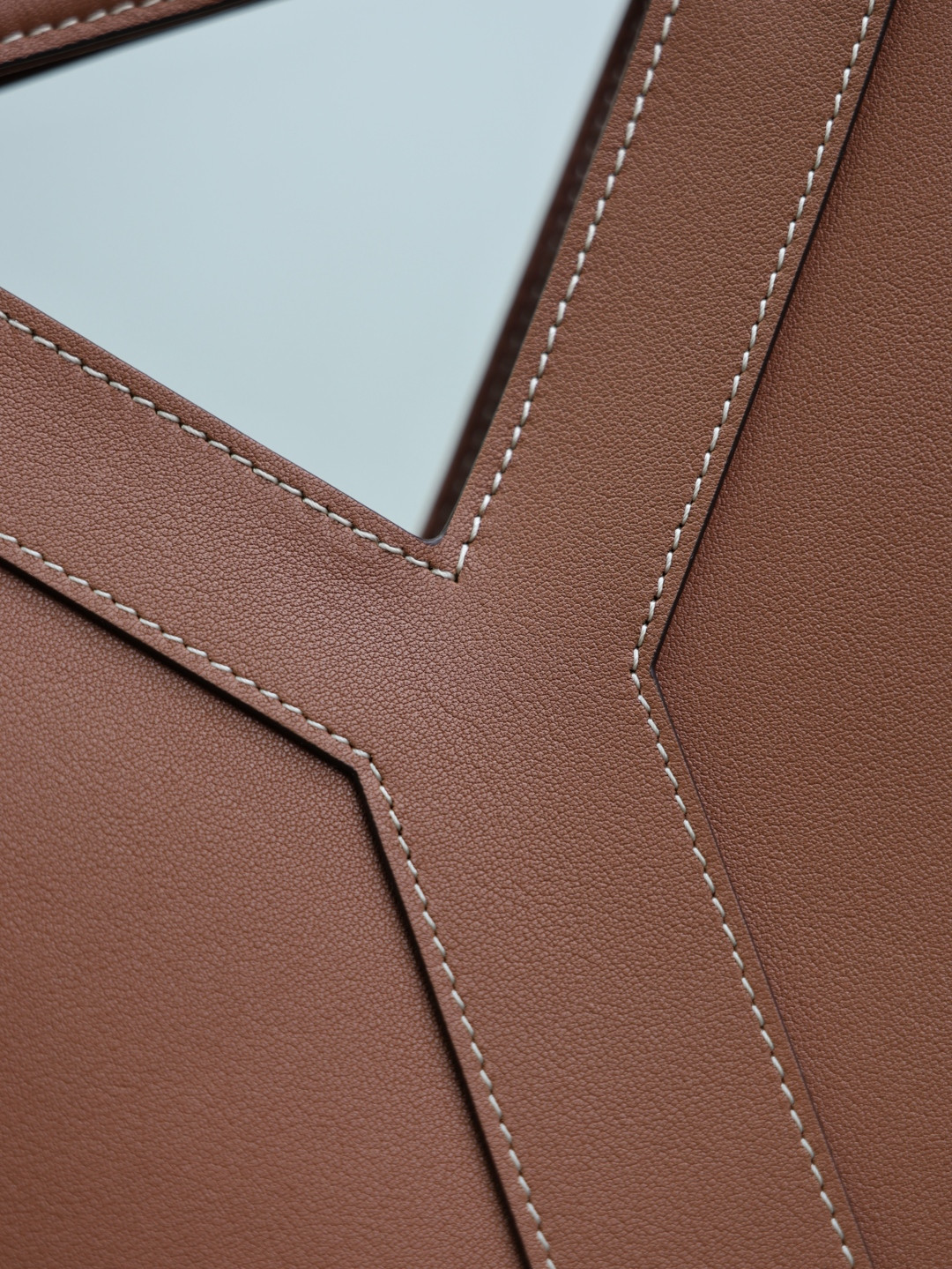 Y*L y small bucket in leather 23x29.5x3-8.5cm