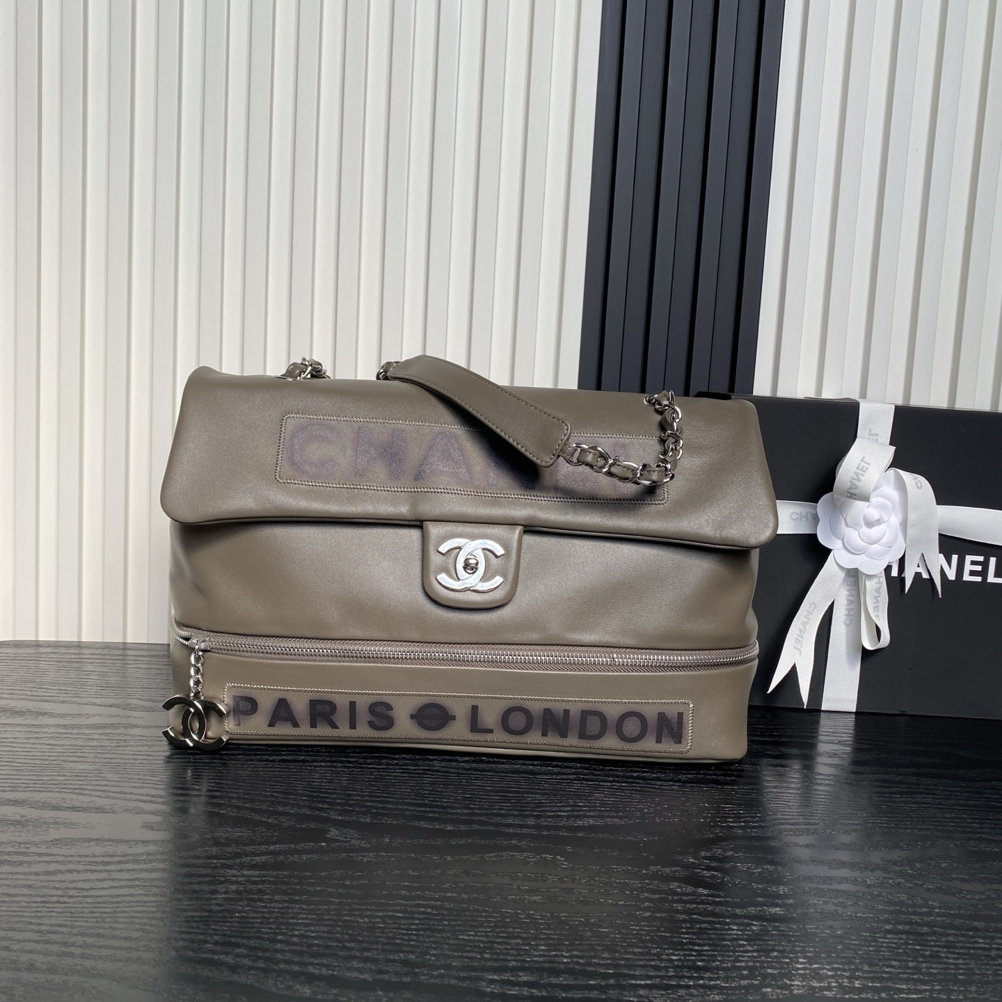 Ch*el vintage graffiti tote airport bag 36x24x12cm