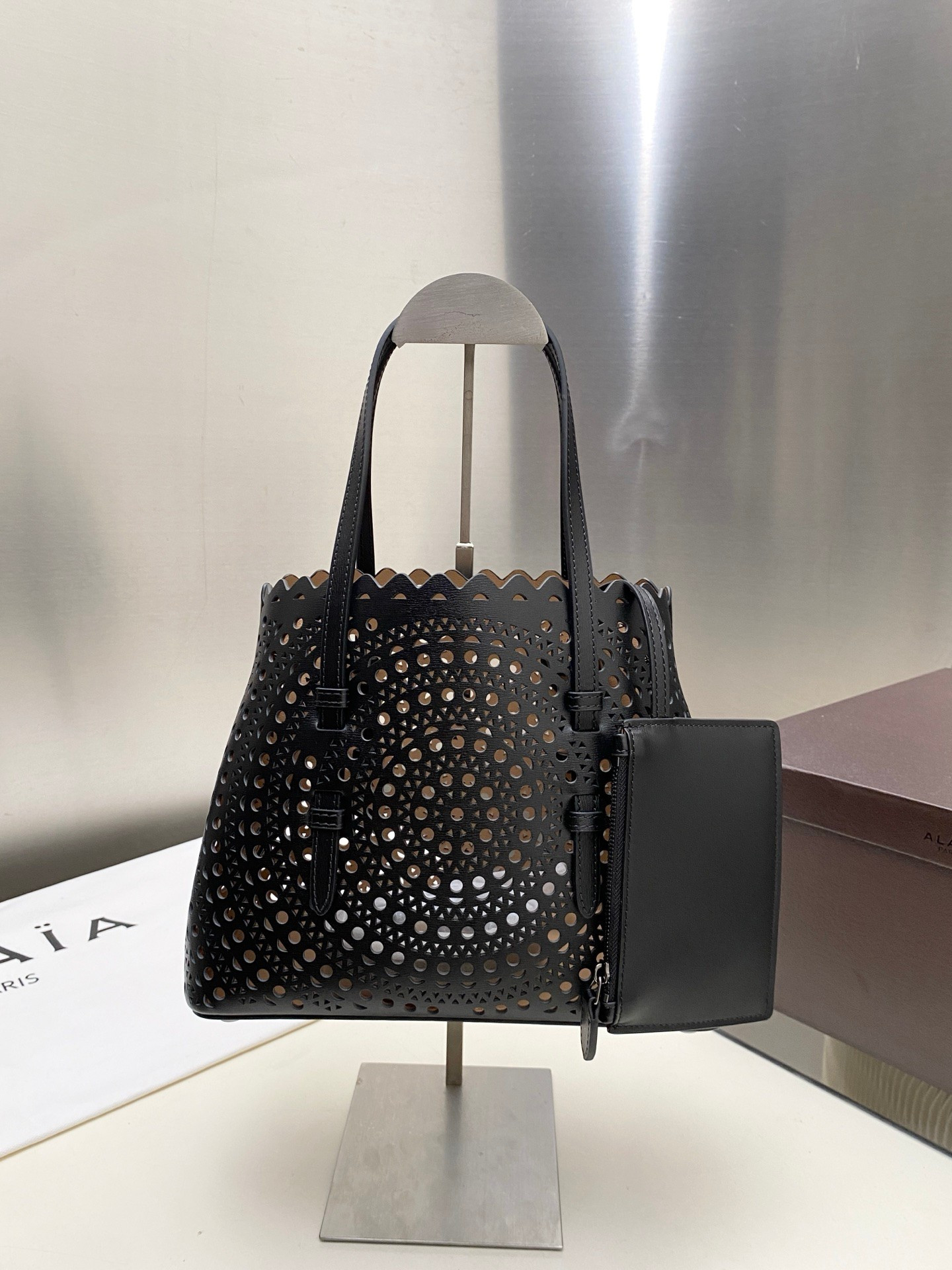 ALAÏA Mina 25 bag 25x20x12cm