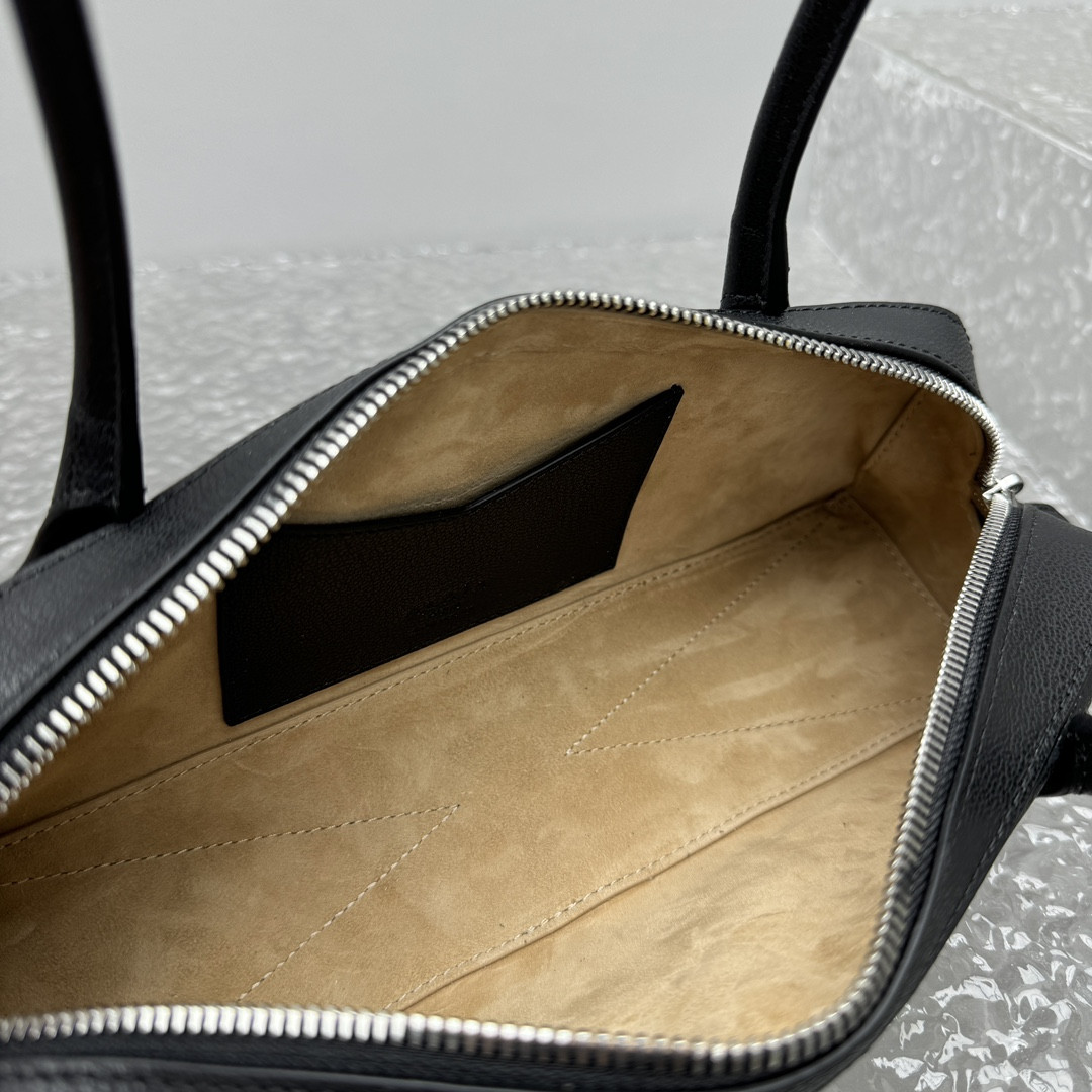 ALAÏA LE TECKEL SMALL BAG 27x9x8cm