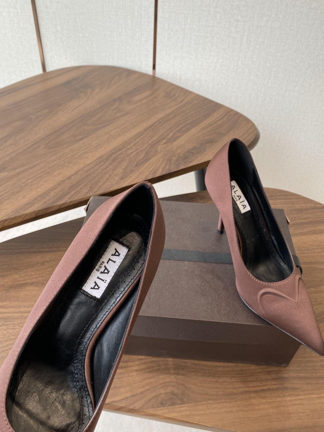 UA Alaia Pointy-Toe Pumps 9cm Heel(Customized Size 7-10 days production time)