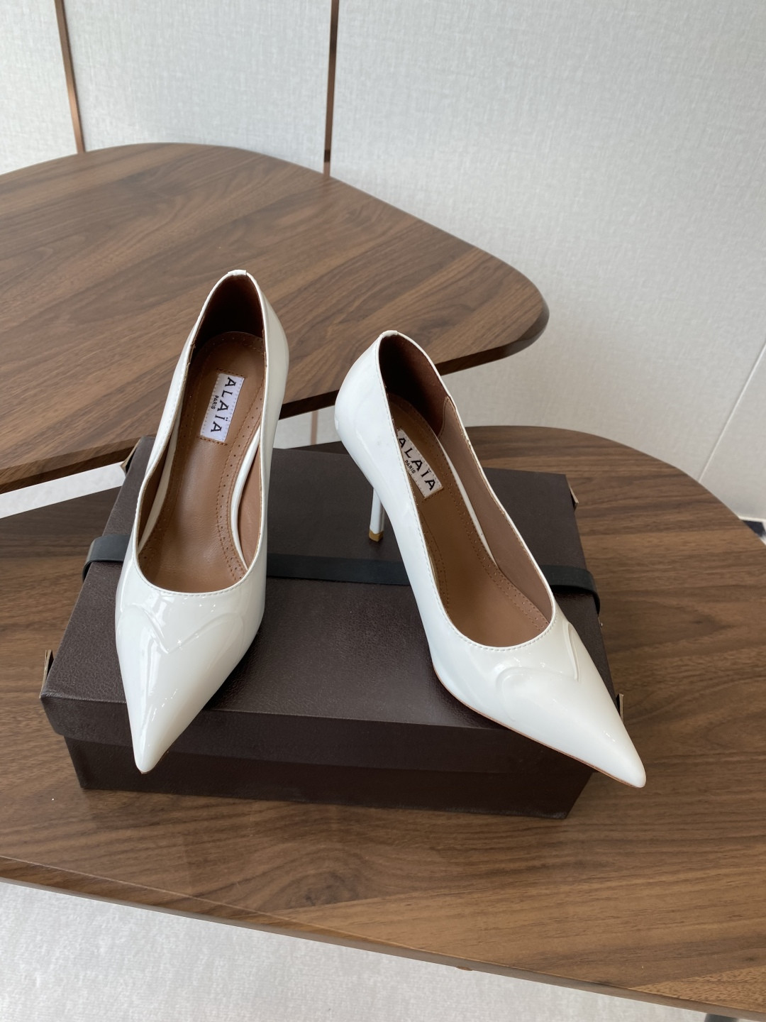 UA Alaia Pointy-Toe Pumps 9cm Heel(Customized Size 7-10 days production time)